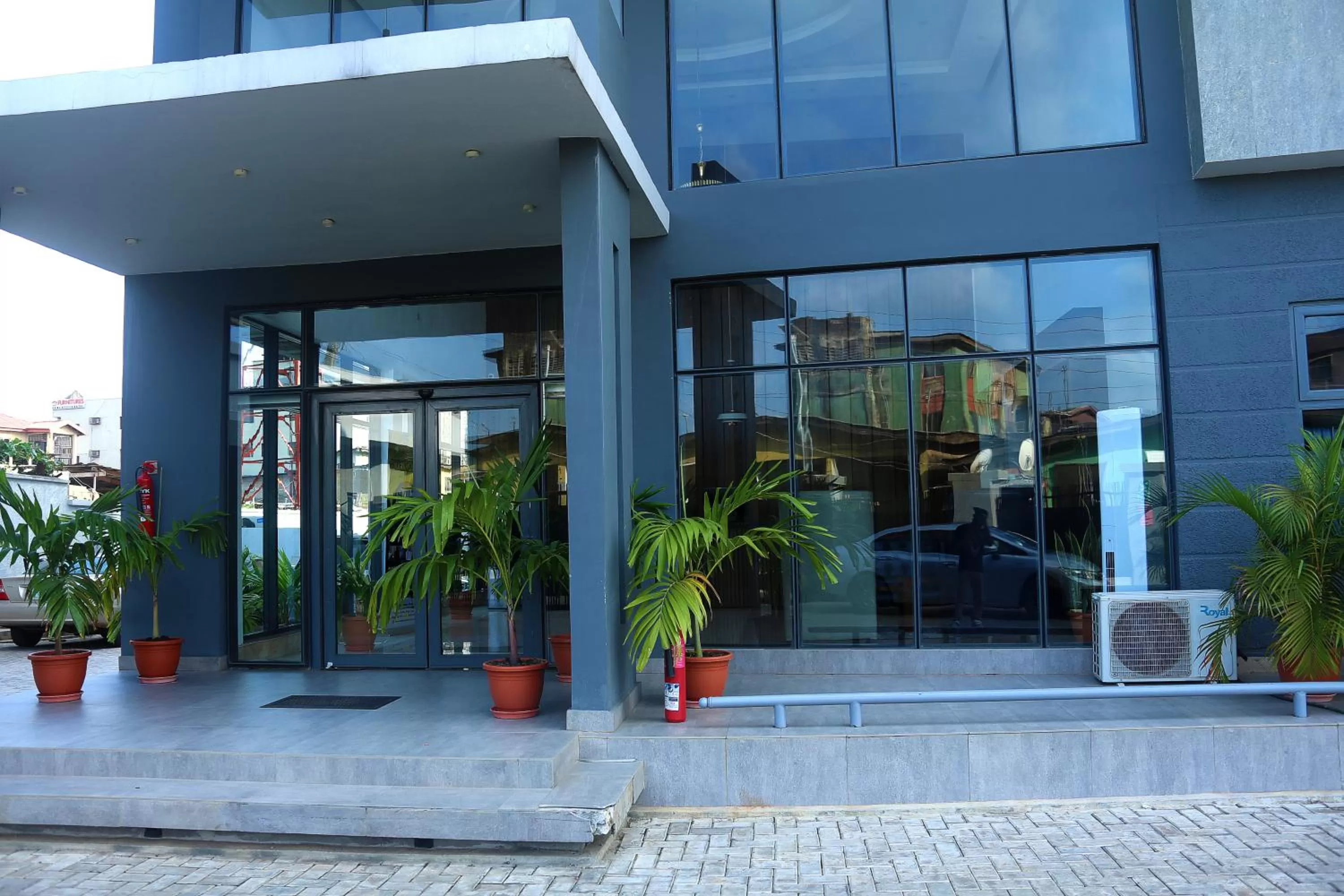 Entertainment in Hotel Capitol