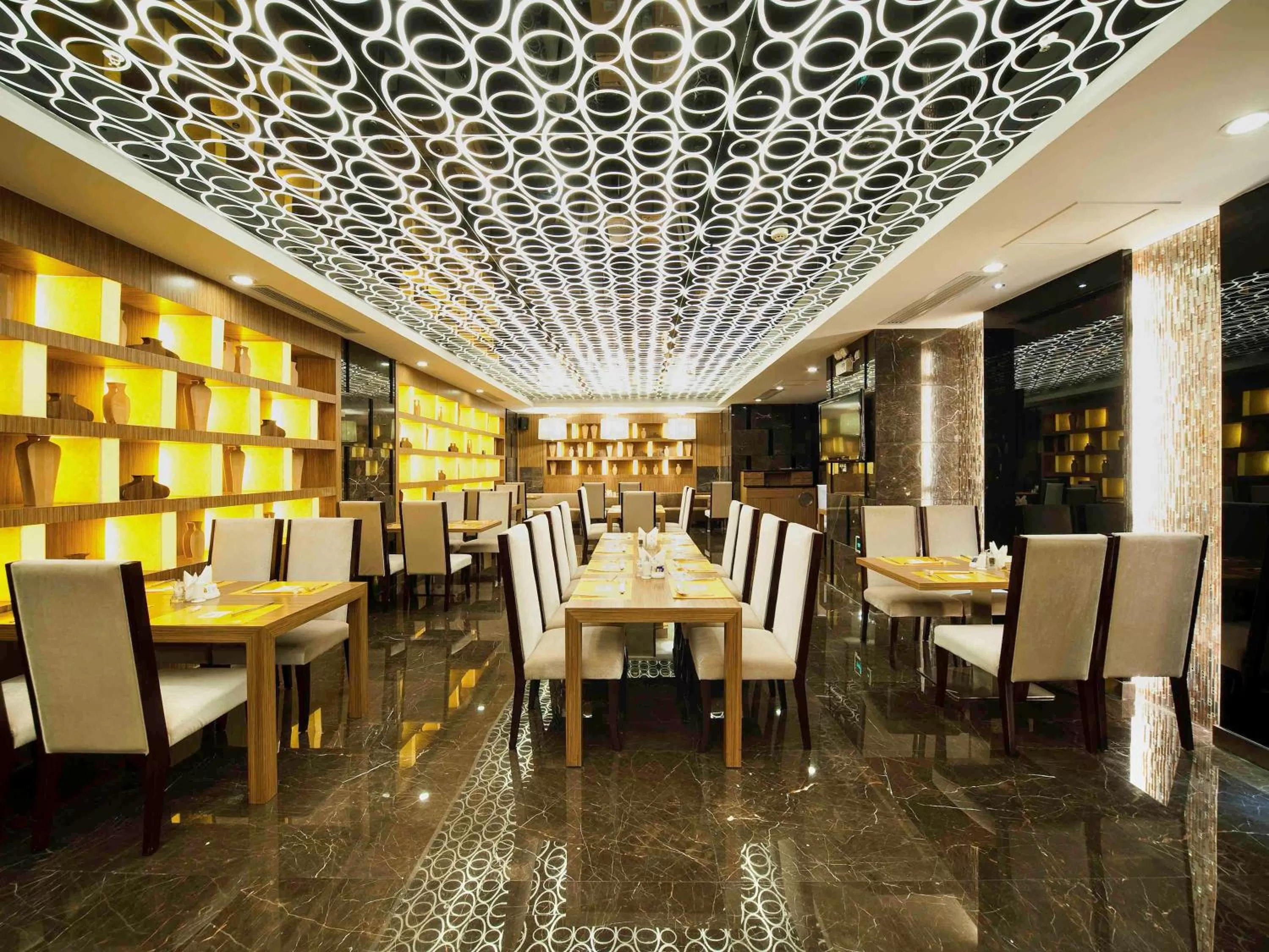 Restaurant/places to eat in Novotel Guiyang Downtown