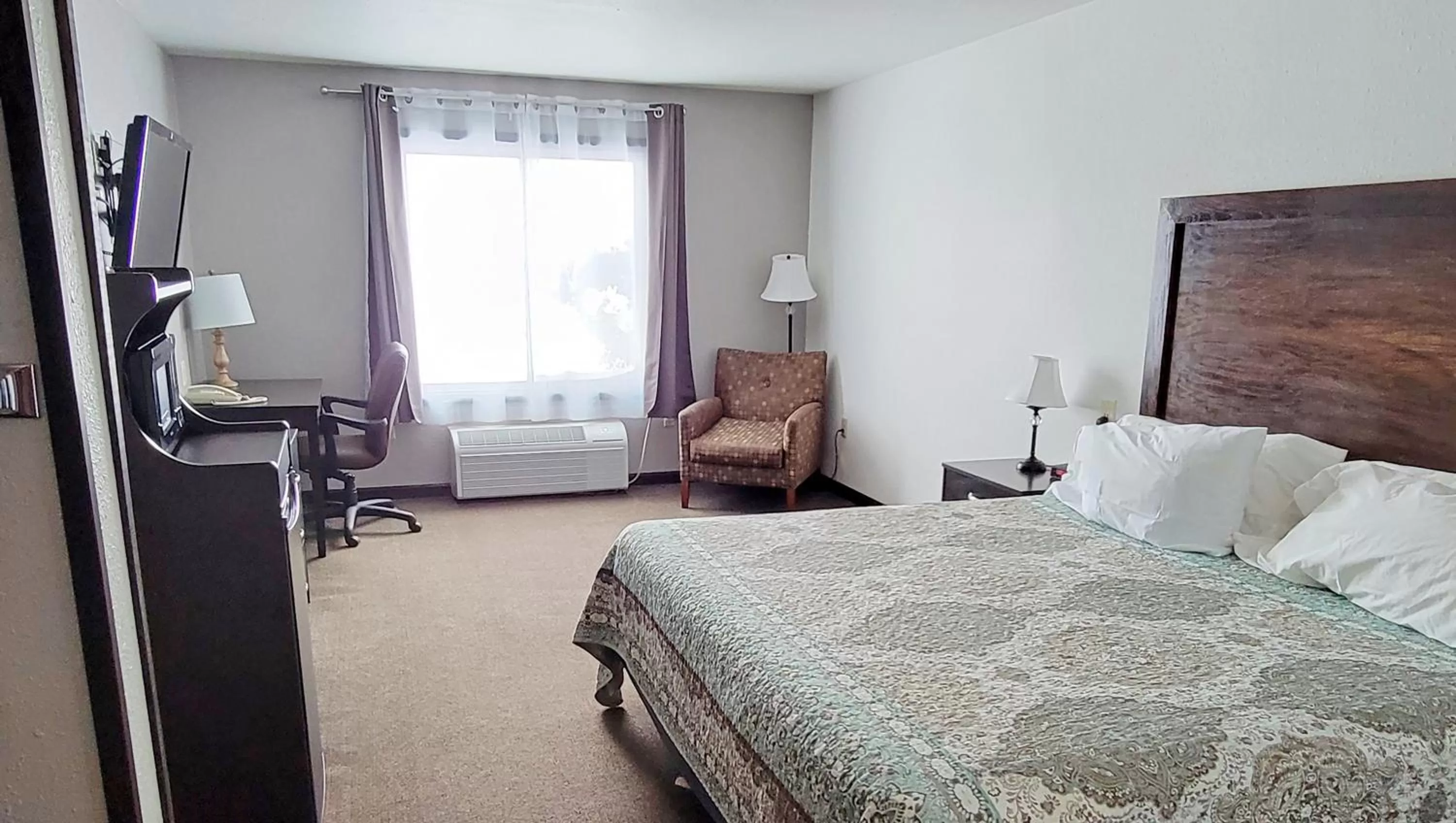 Bedroom, Bed in Jasper Ridge Inn Ishpeming