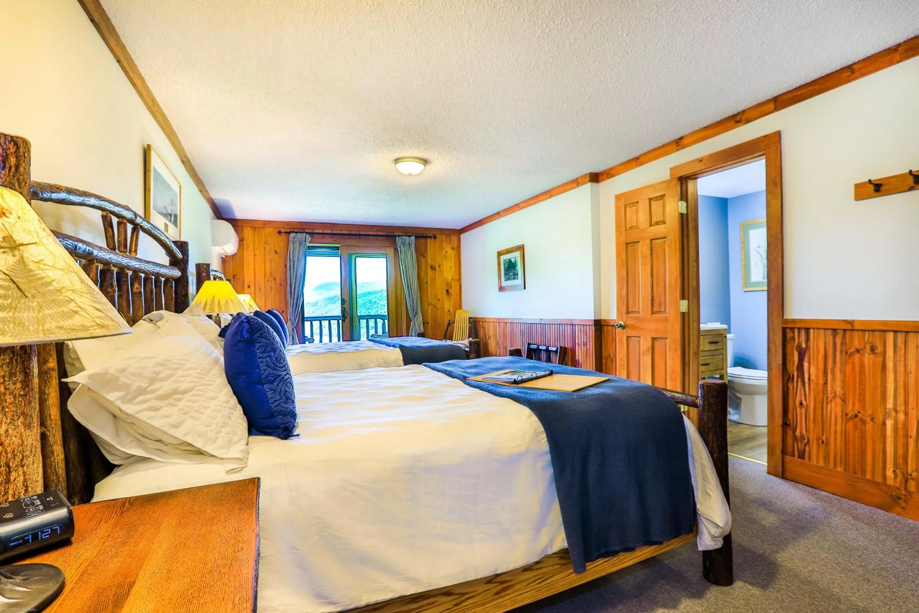 Photo of the whole room, Bed in Garnet Hill Lodge