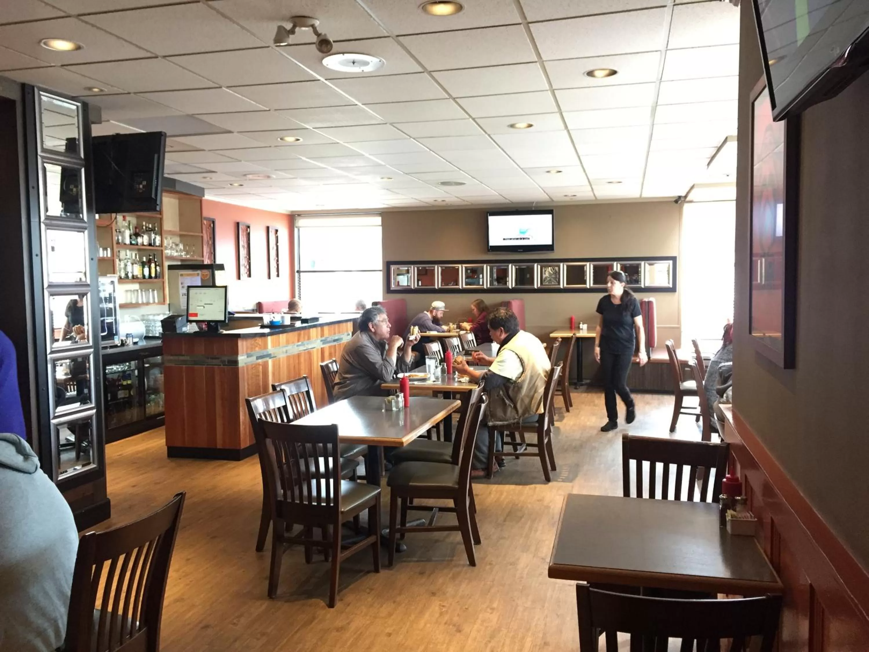 Restaurant/Places to Eat in Bear Country Inn