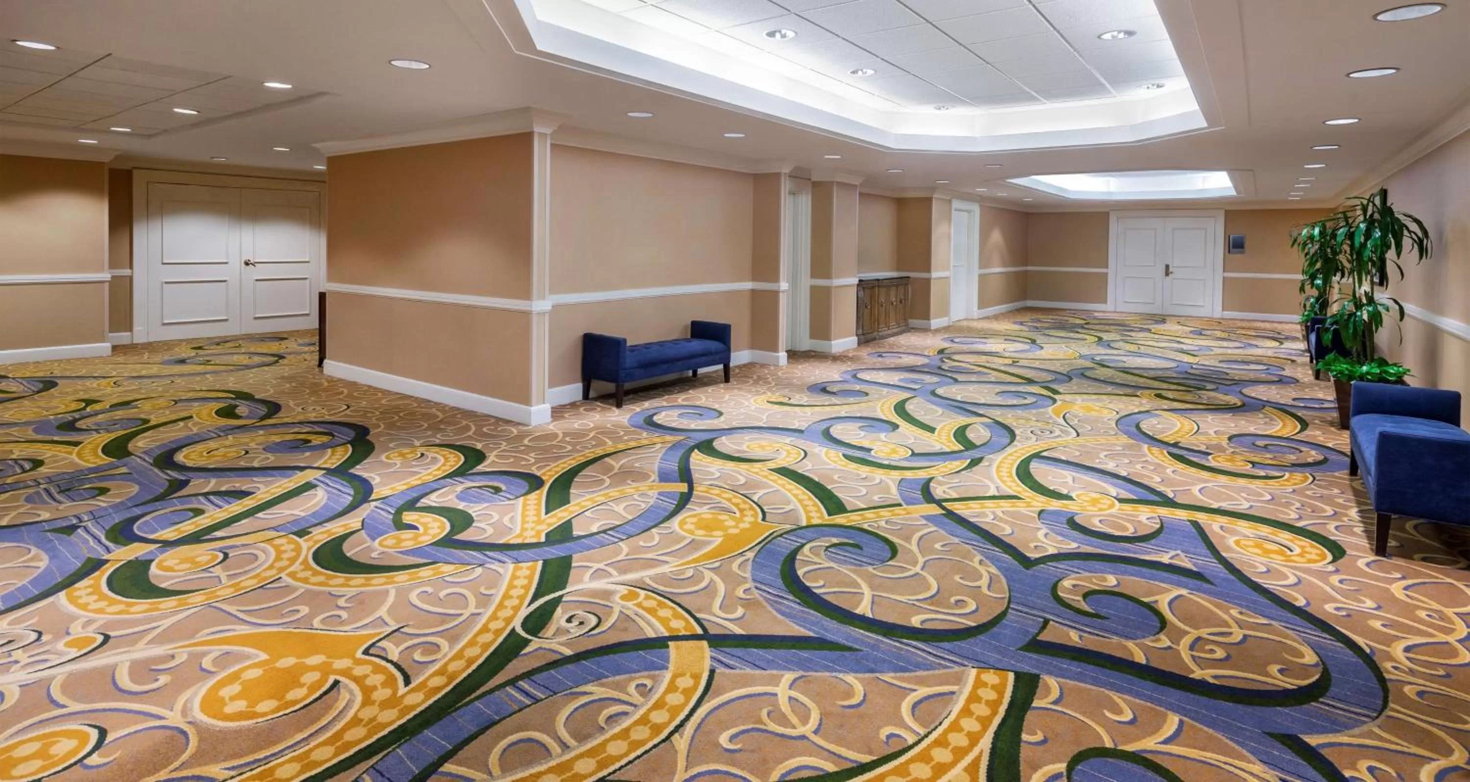 Meeting/conference room, Bed in Hilton Indianapolis Hotel & Suites