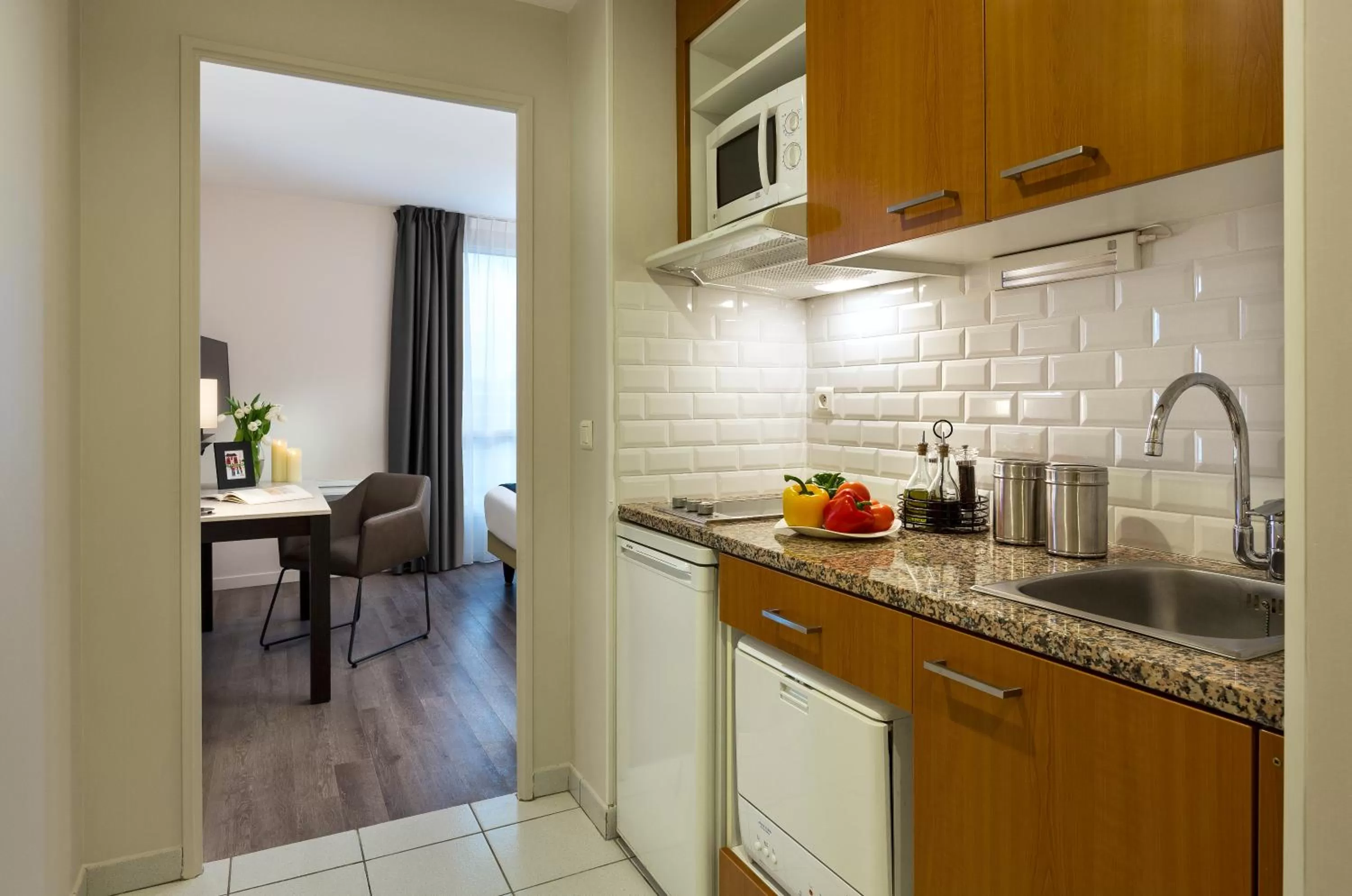 Kitchen or kitchenette in Citadines Montmartre Paris