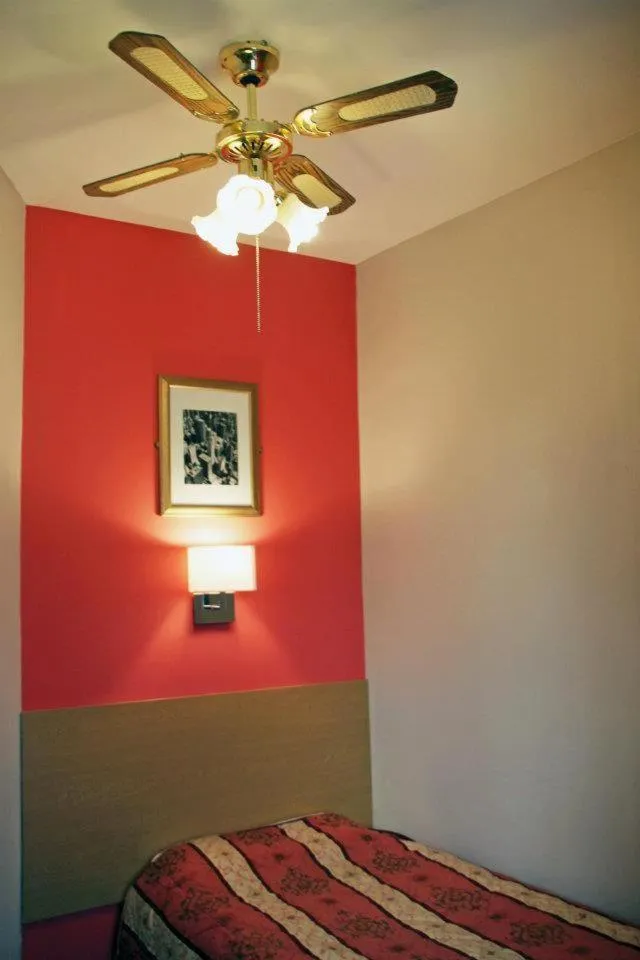 Bed in The Grapevine Hotel