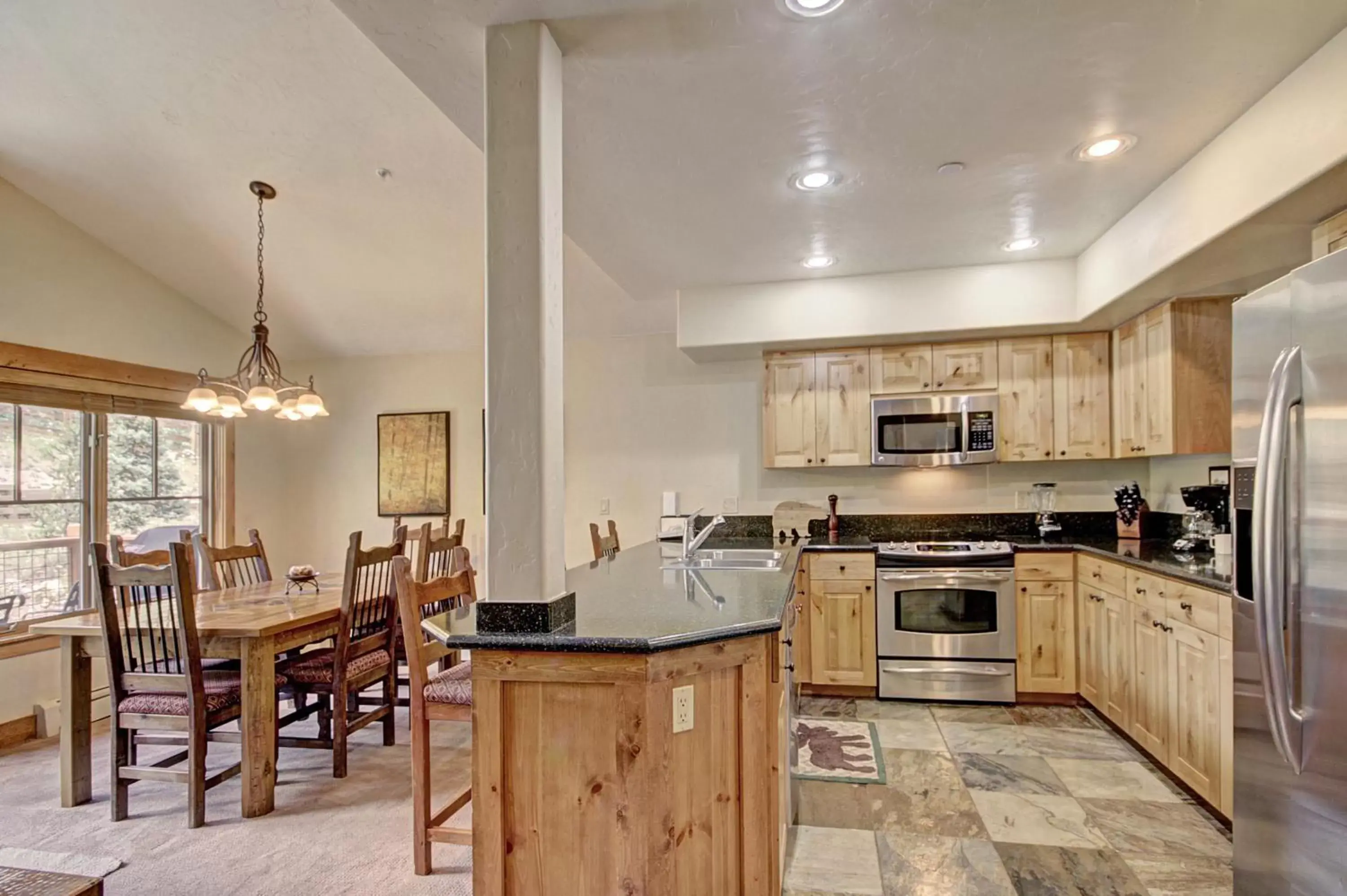 Deluxe Two-Bedroom Townhome in Mountain Thunder Lodge Deluxe Two-Bedroom Townhome in Mountain Thunder Lodge