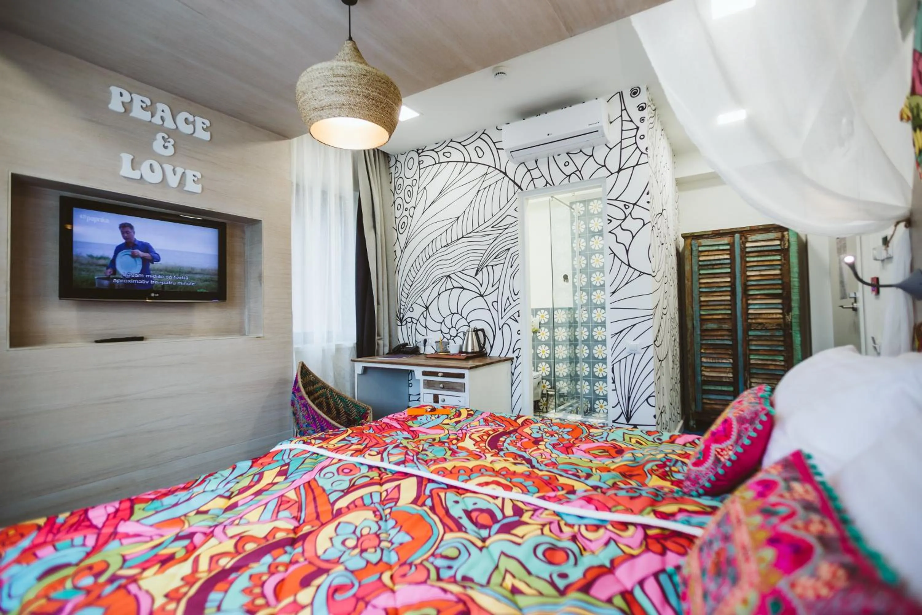 Photo of the whole room in Lol et Lola Hotel