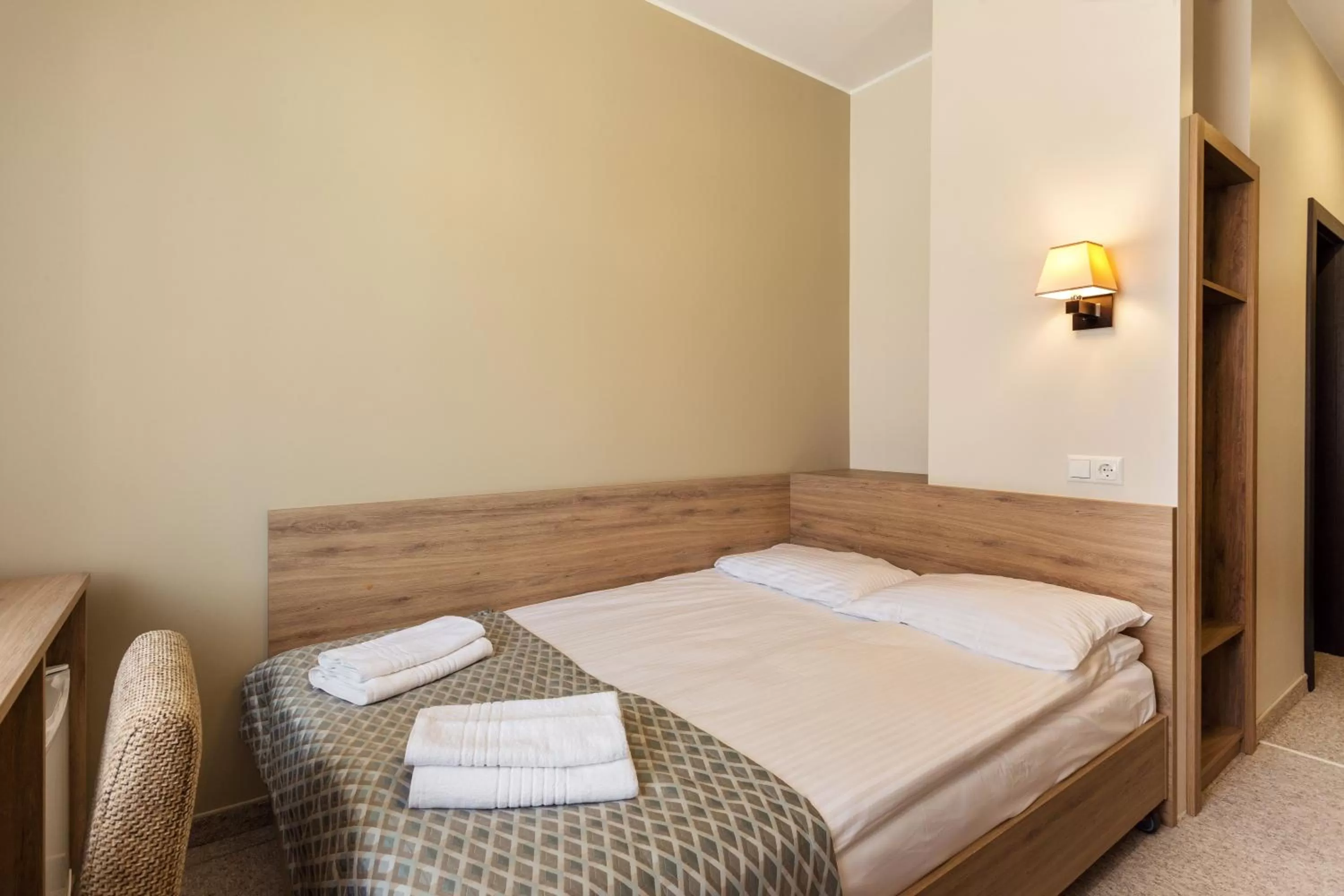 Photo of the whole room, Bed in Old Town Trio