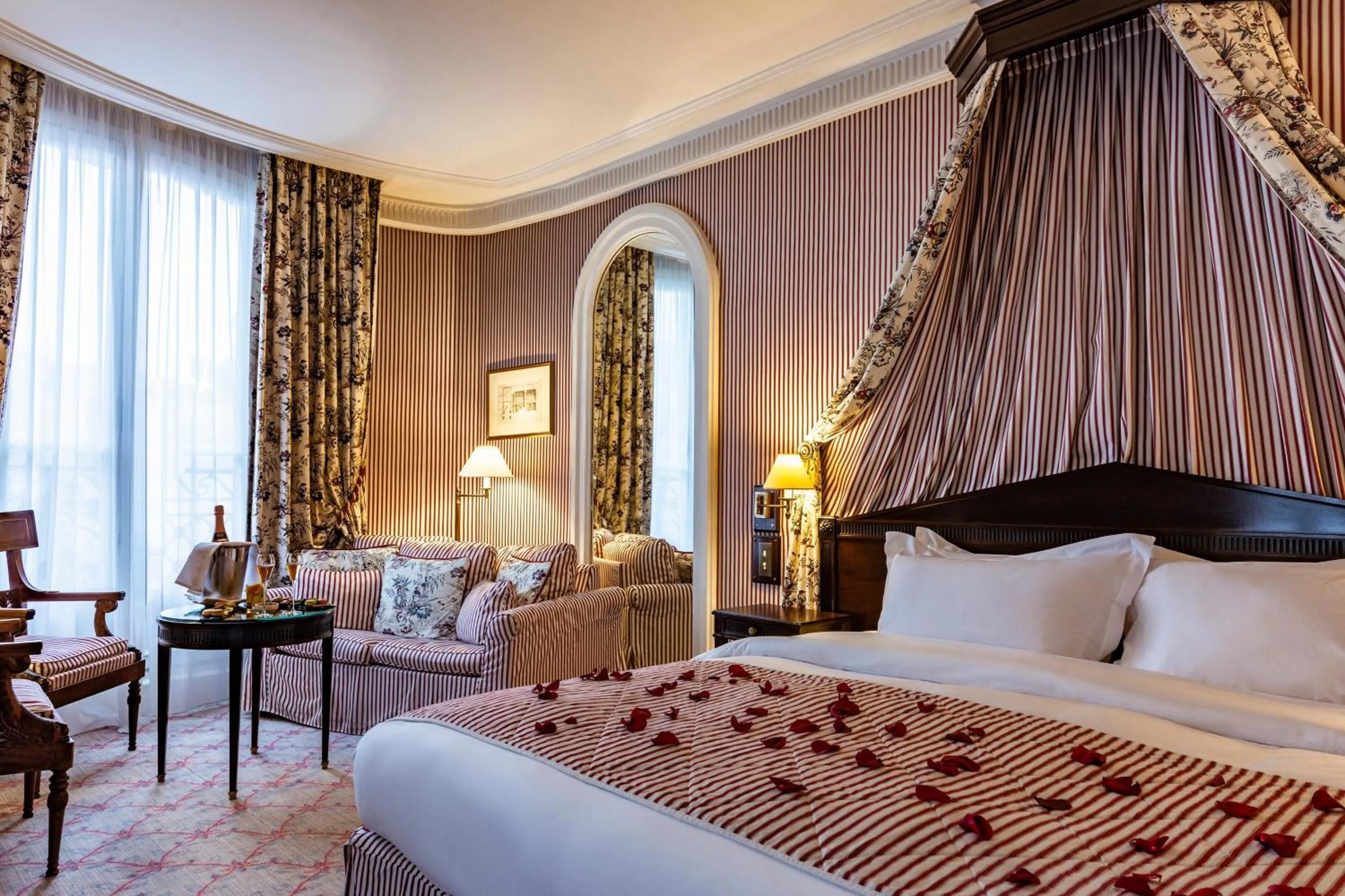 Photo of the whole room, Bed in Le Dokhan's Paris Arc de Triomphe, a Tribute Portfolio Hotel