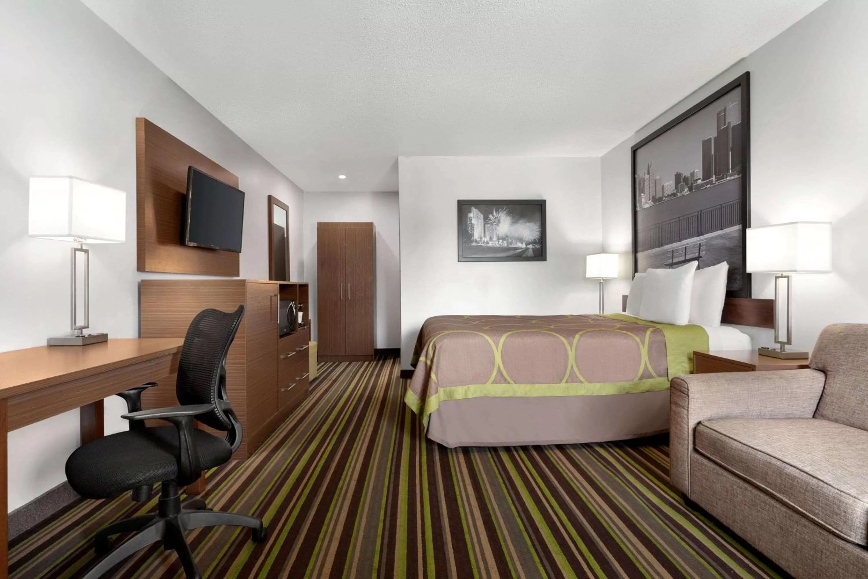 Photo of the whole room in Super 8 by Wyndham Windsor/Dougall