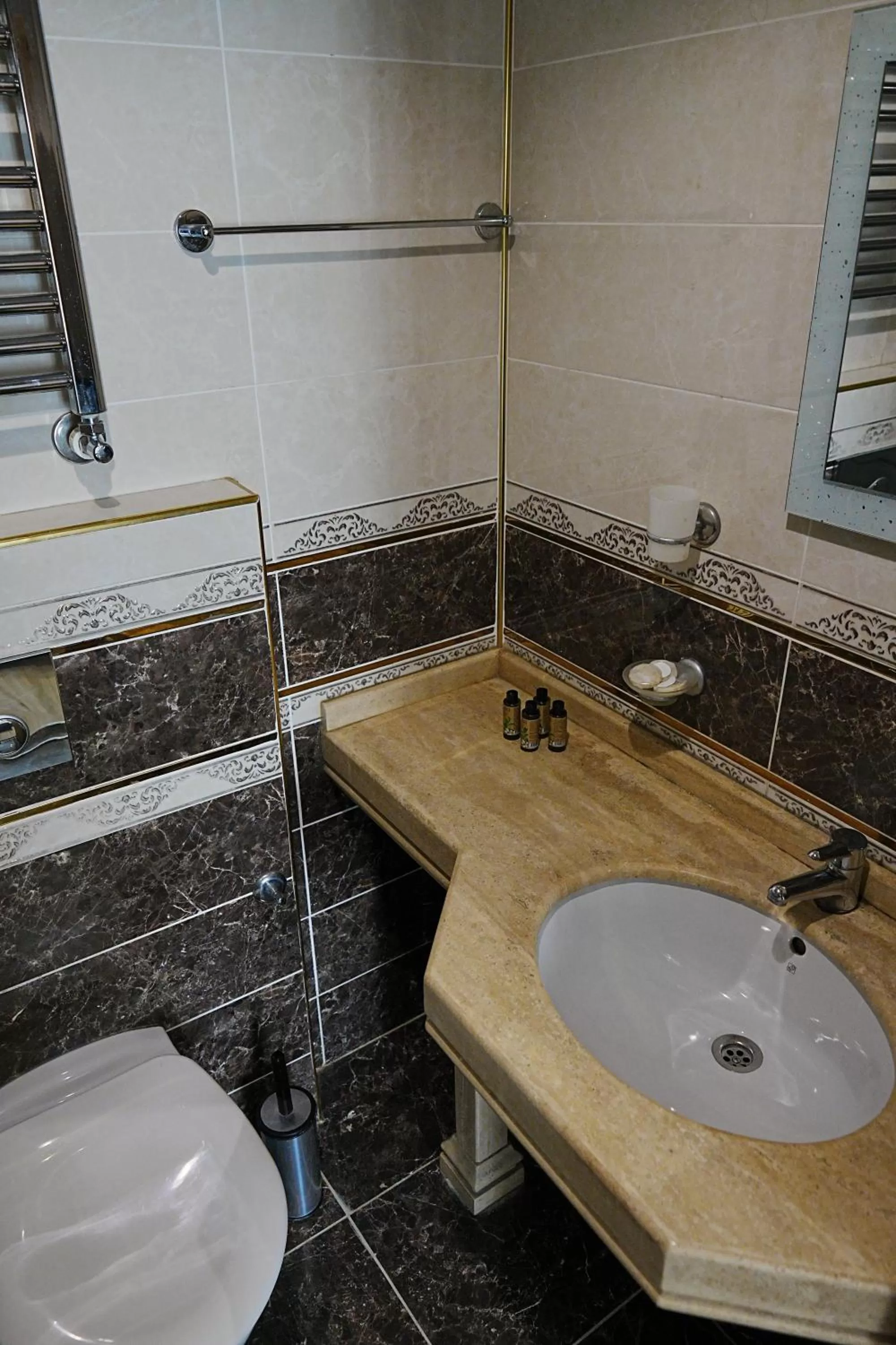 Bathroom in Reyyan Hotel