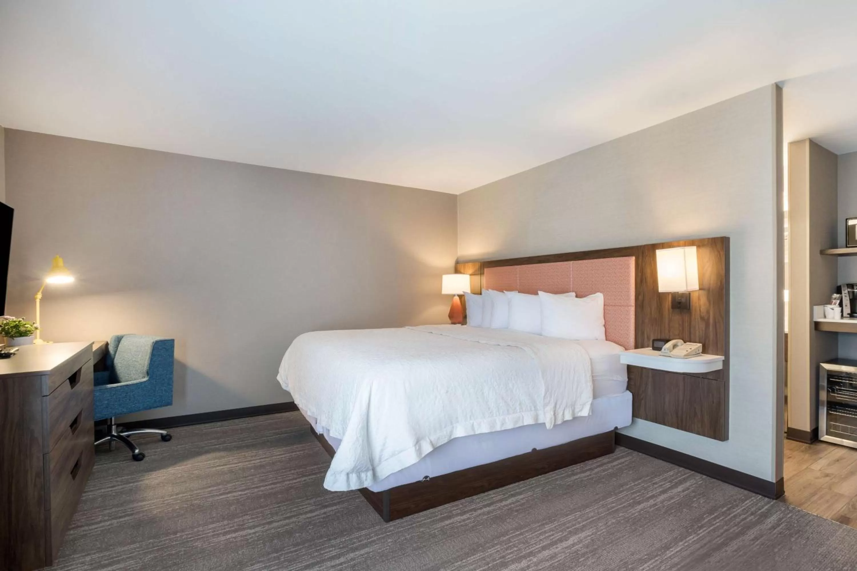 Bedroom, Bed in Hampton Inn Princeton