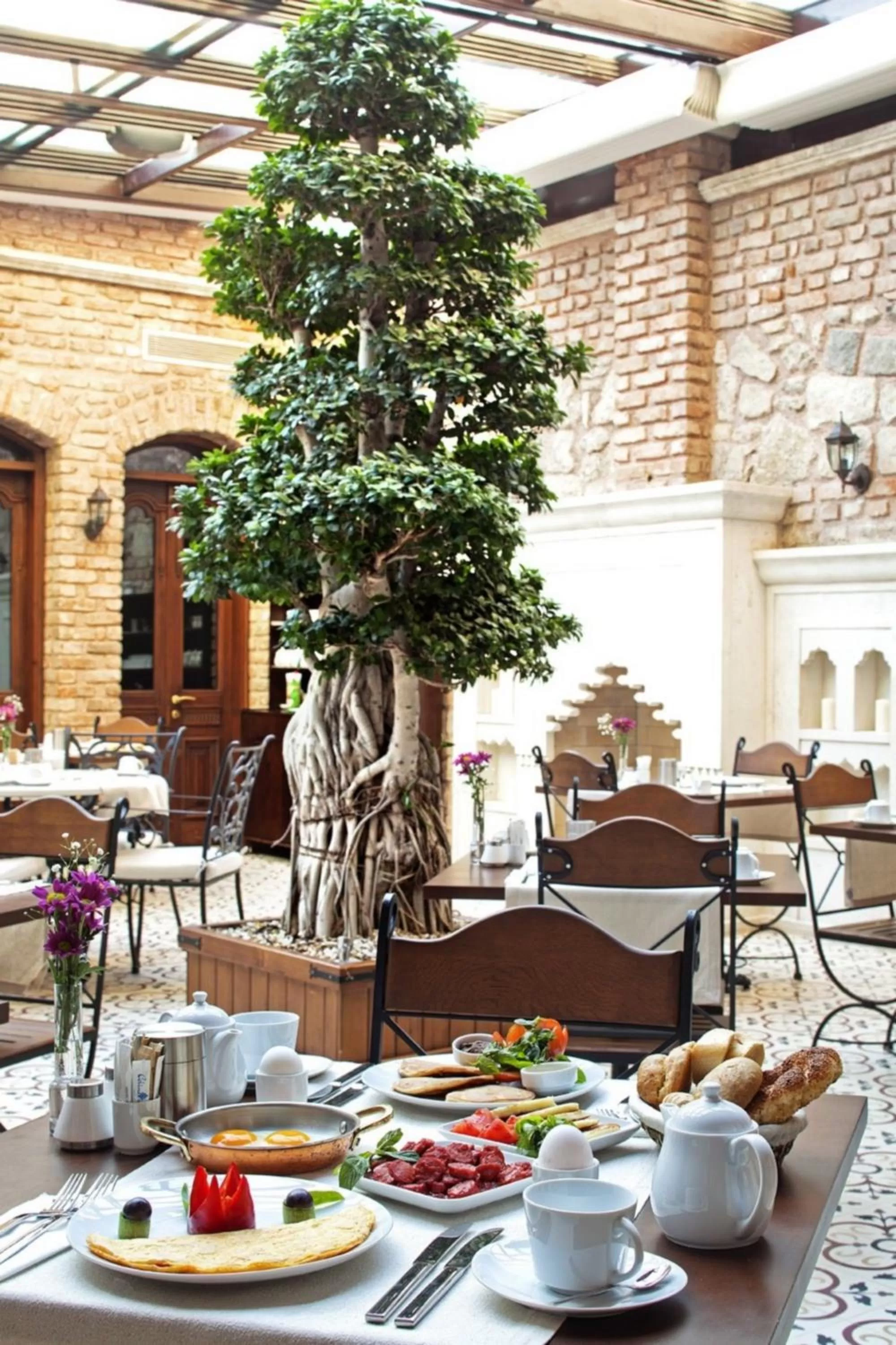 Restaurant/places to eat in Celine Hotel - Ottoman Mansion
