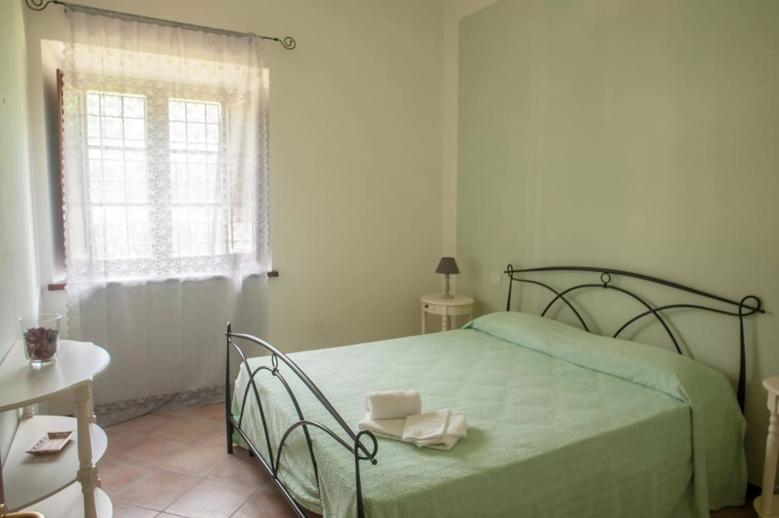 Bedroom, Bed in CASALE LA FATA -tipico toscano immerso nelle colline tra Lucca e Versilia, 6 appartamenti indipendenti