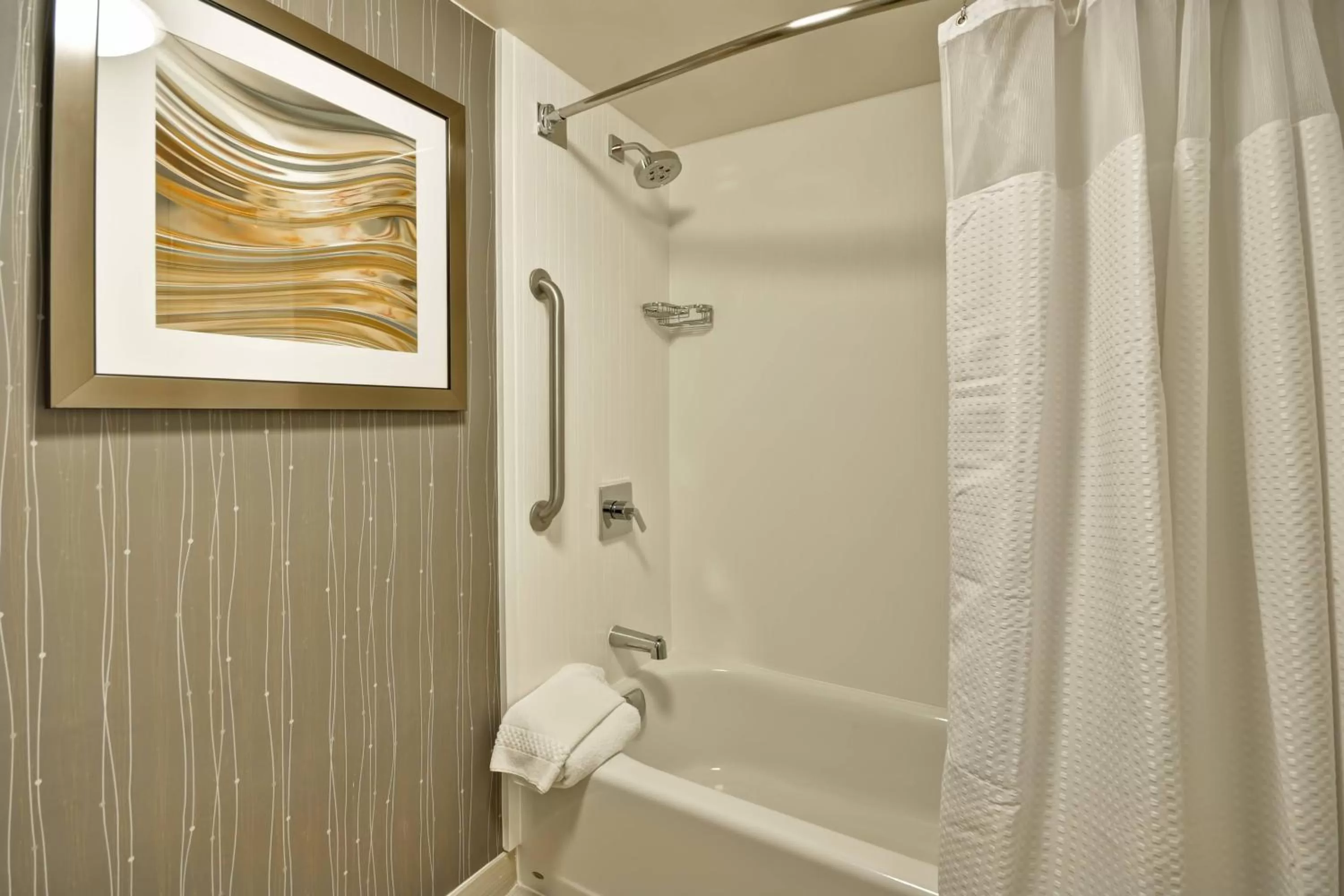 Bathroom in Courtyard by Marriott Jacksonville Airport/ Northeast