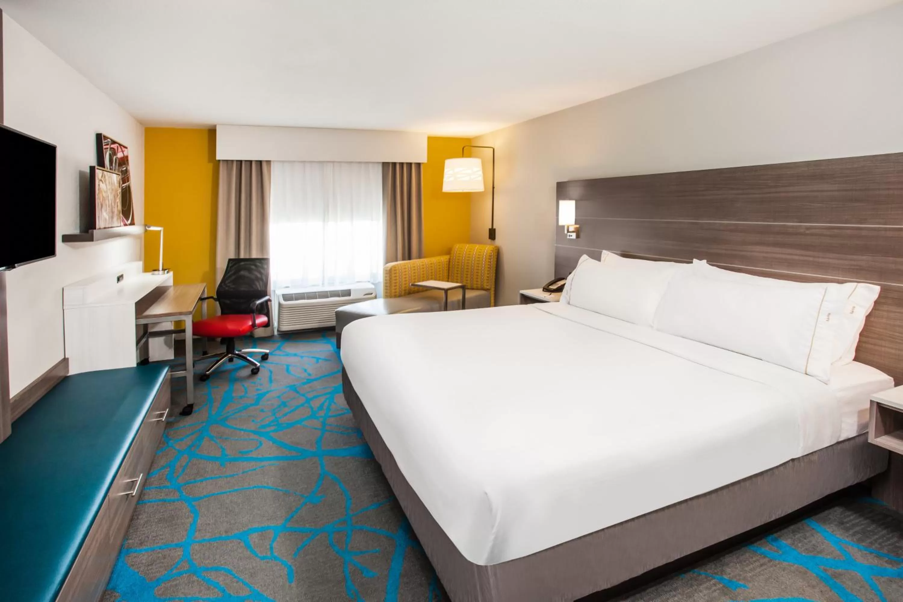 Photo of the whole room, Bed in Holiday Inn Express & Suites Litchfield by IHG