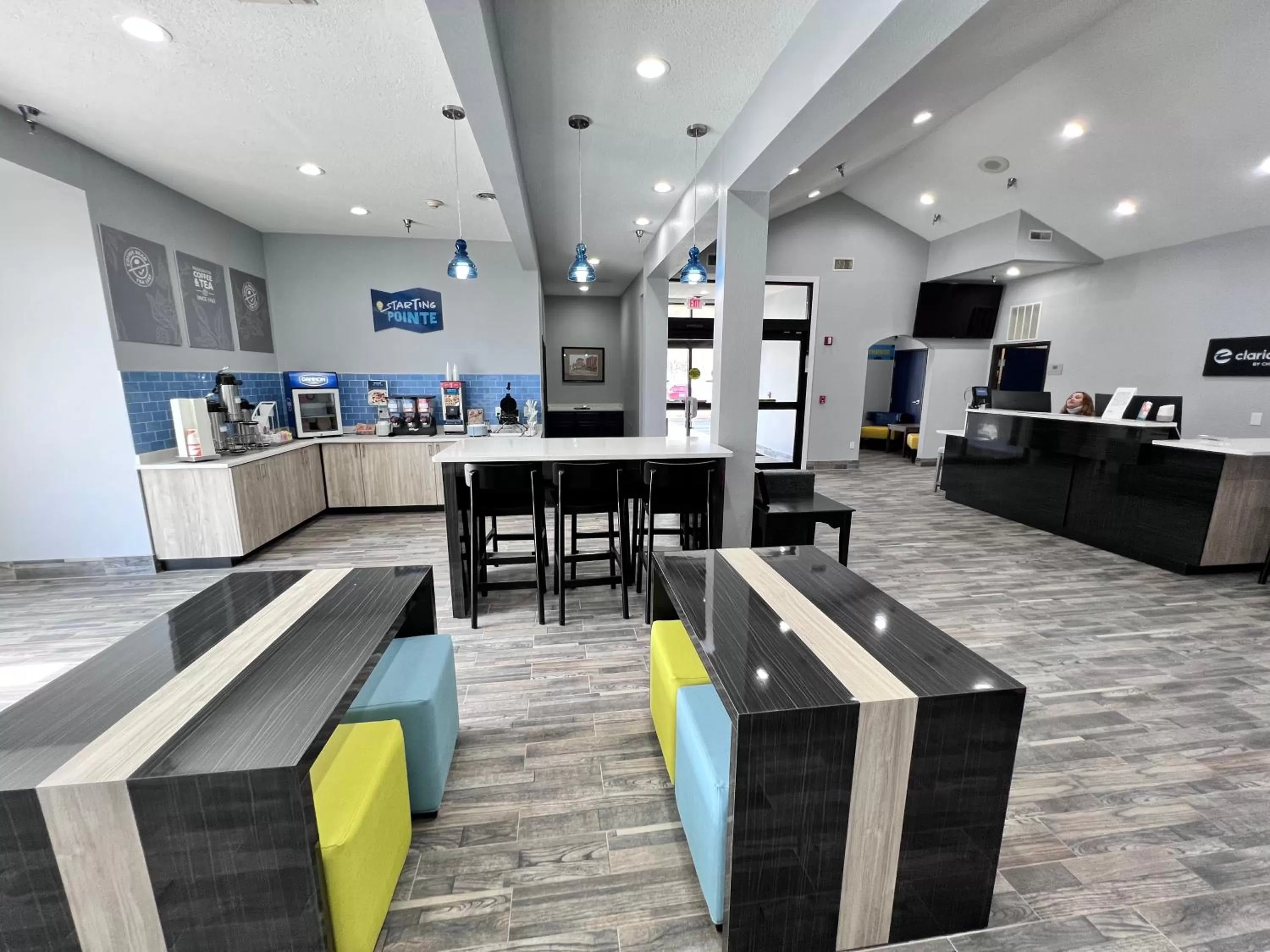 Lobby or reception in Clarion Pointe on the lake Clarksville-South Hill West