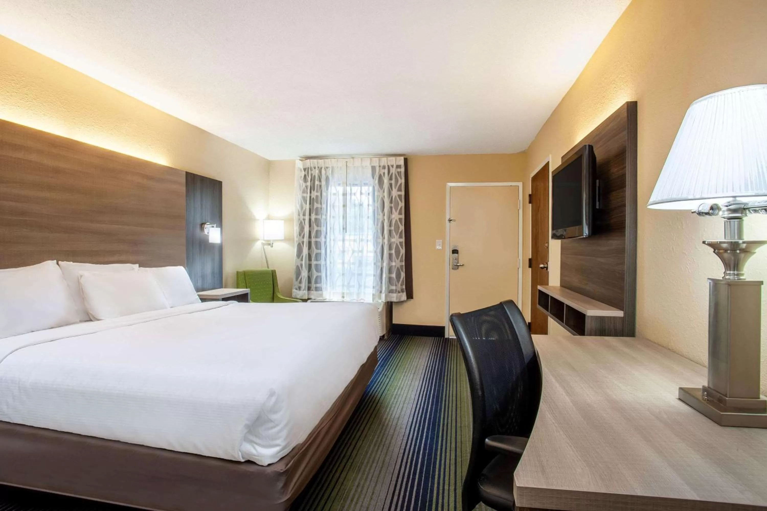 Photo of the whole room, Bed in Baymont by Wyndham McDonough