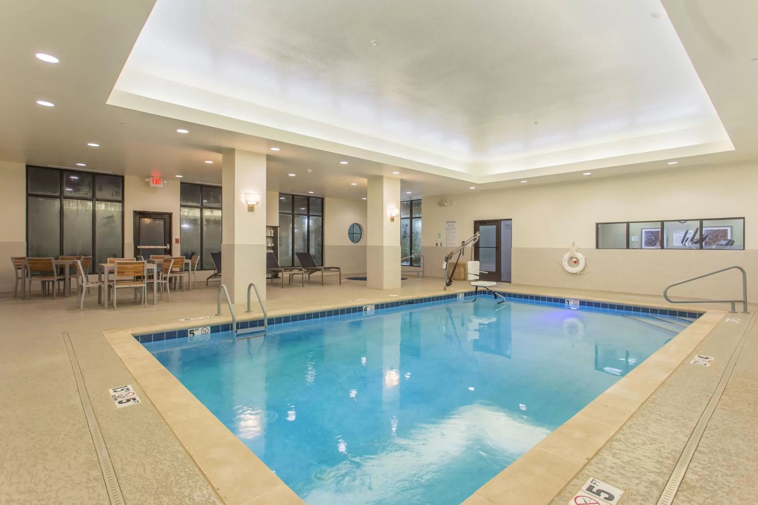 Swimming pool in Holiday Inn Texarkana Arkansas Convention Center by IHG