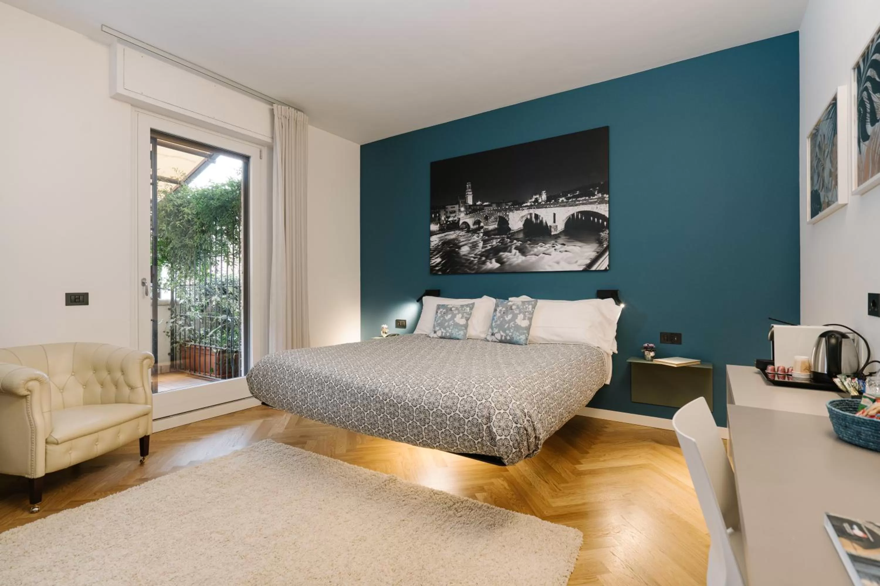 Photo of the whole room, Bed in Hotel Giulietta e Romeo ***S