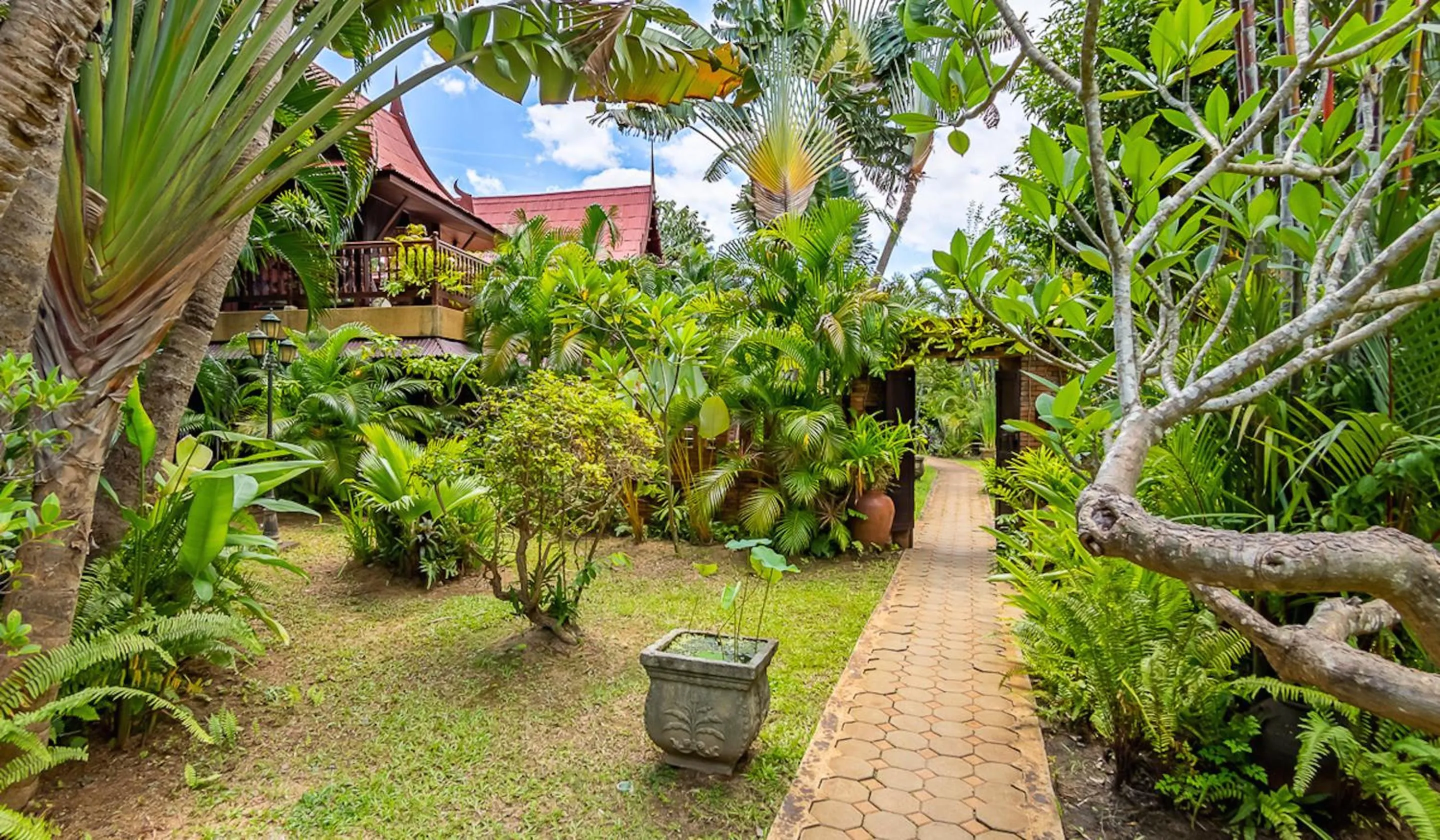 Garden in Ban Kaew Villas