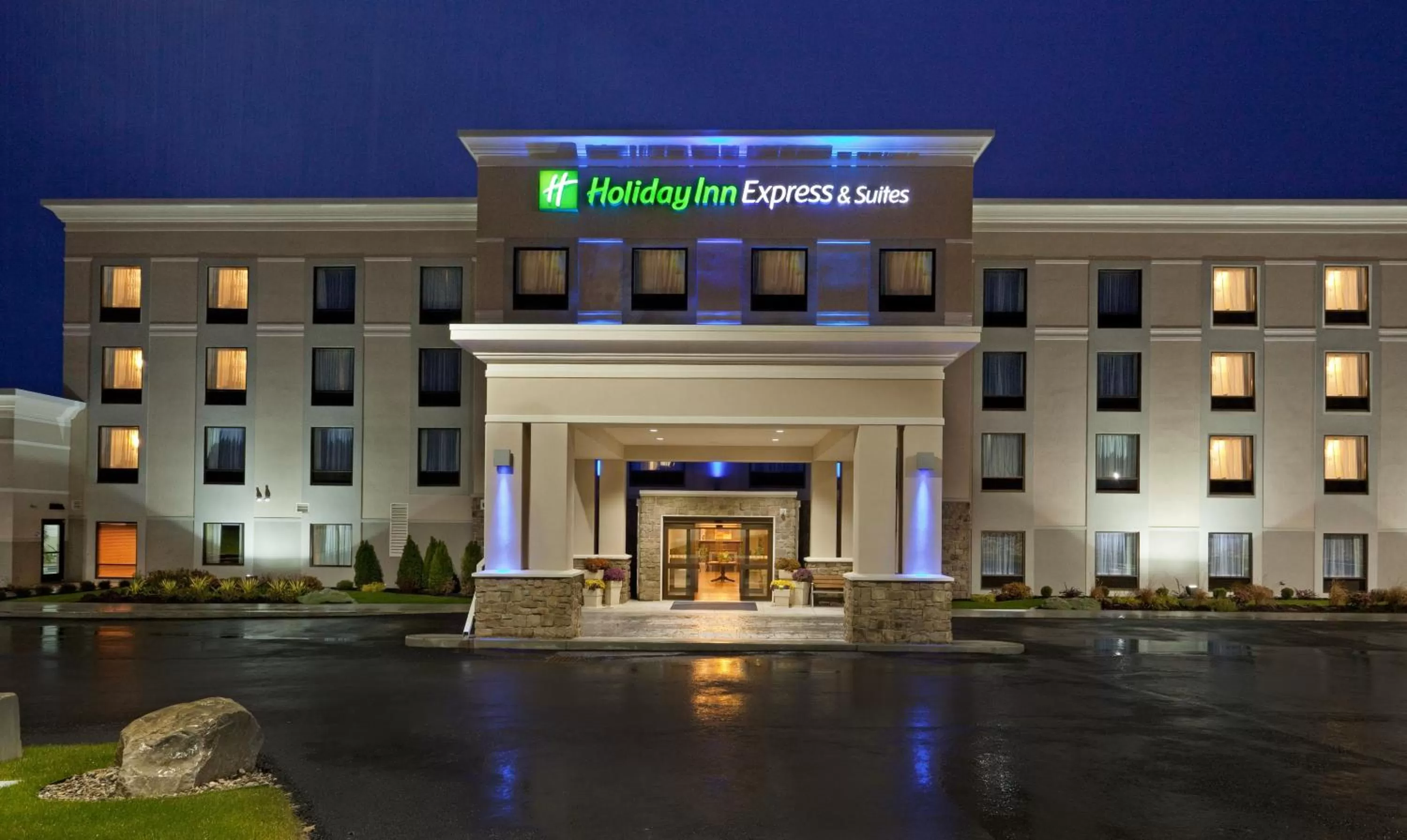 Holiday Inn Express & Suites Malone by IHG