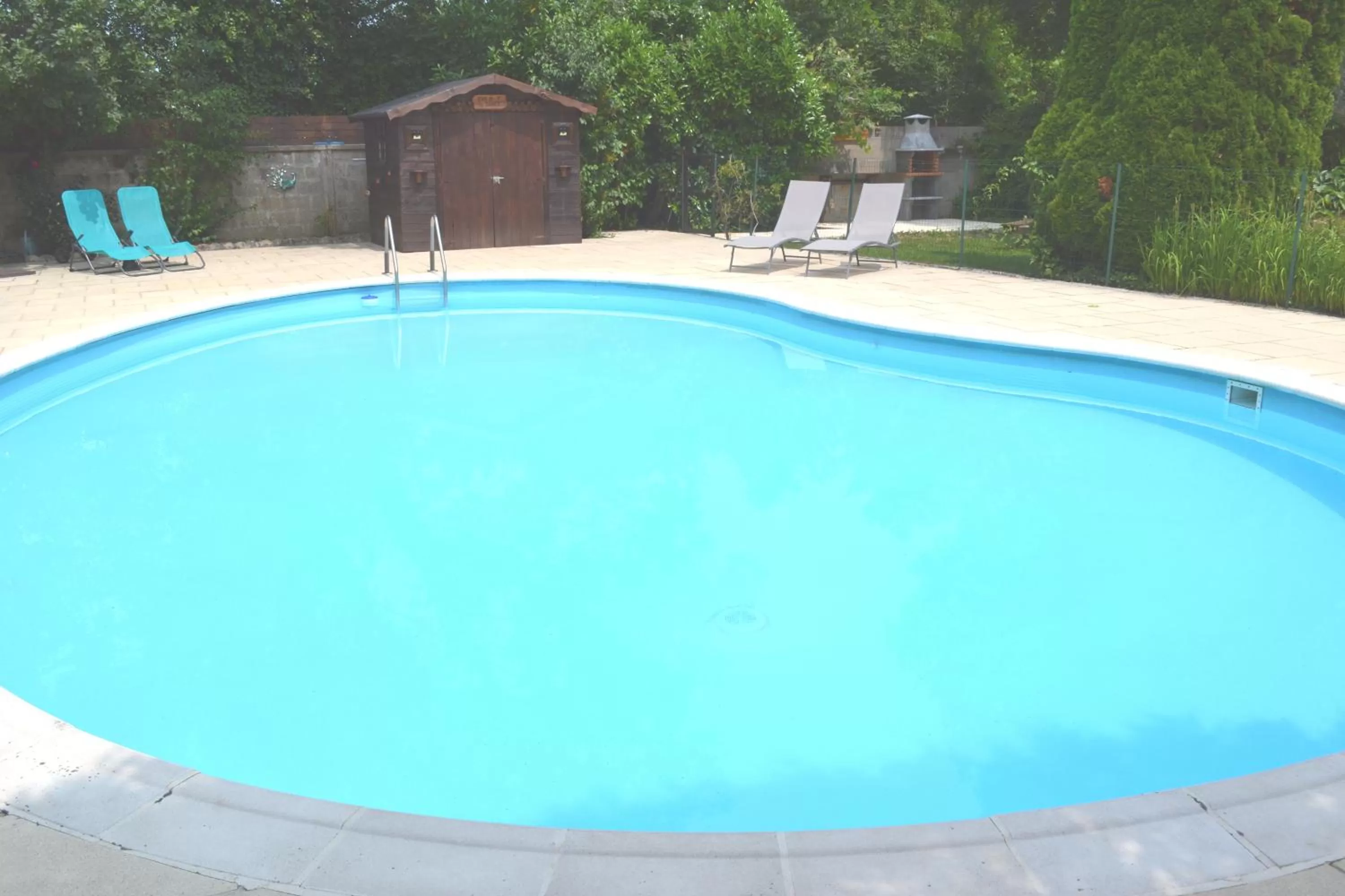 Swimming Pool in Les Bruyeres B&B