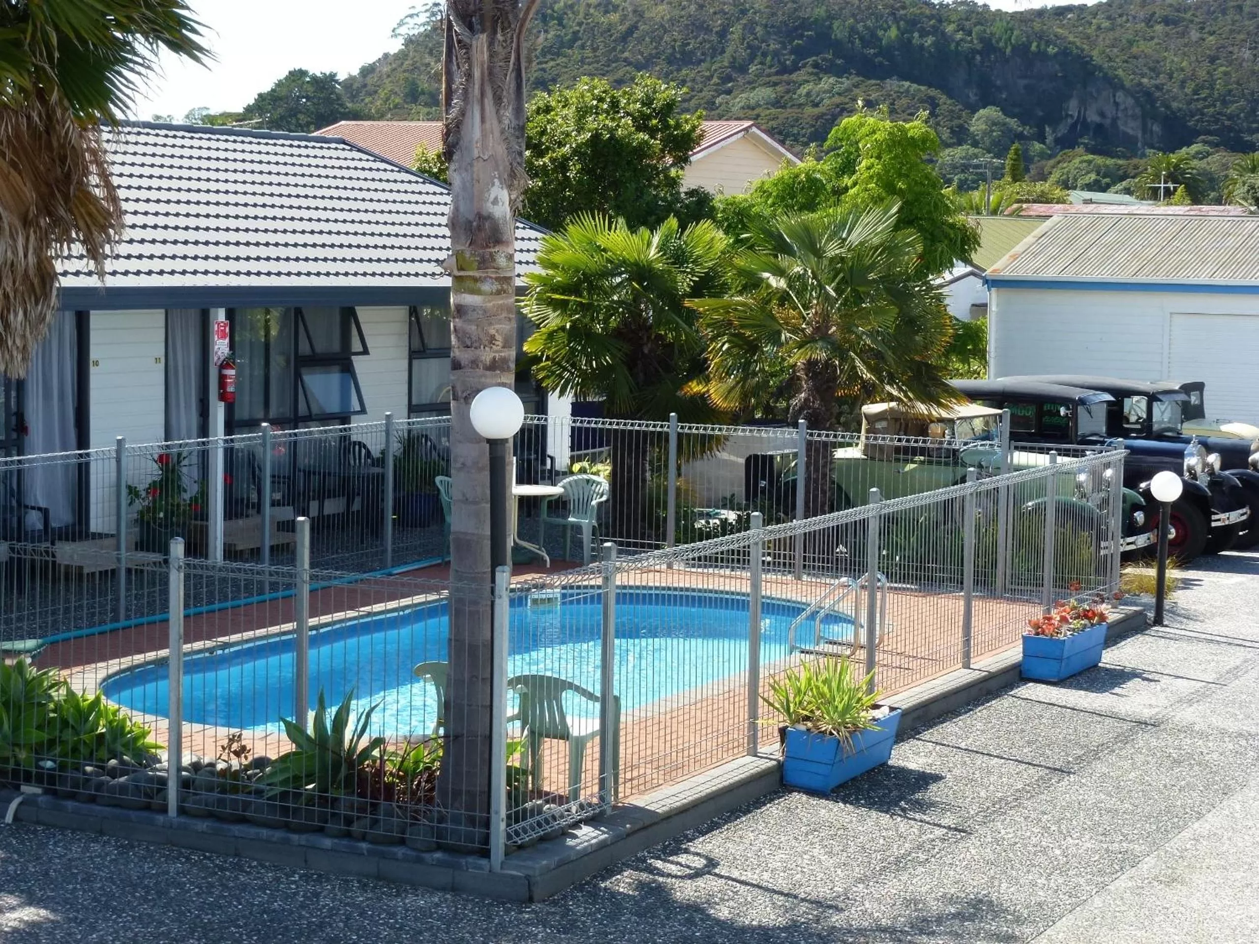 Swimming pool in Mana-Nui Motel