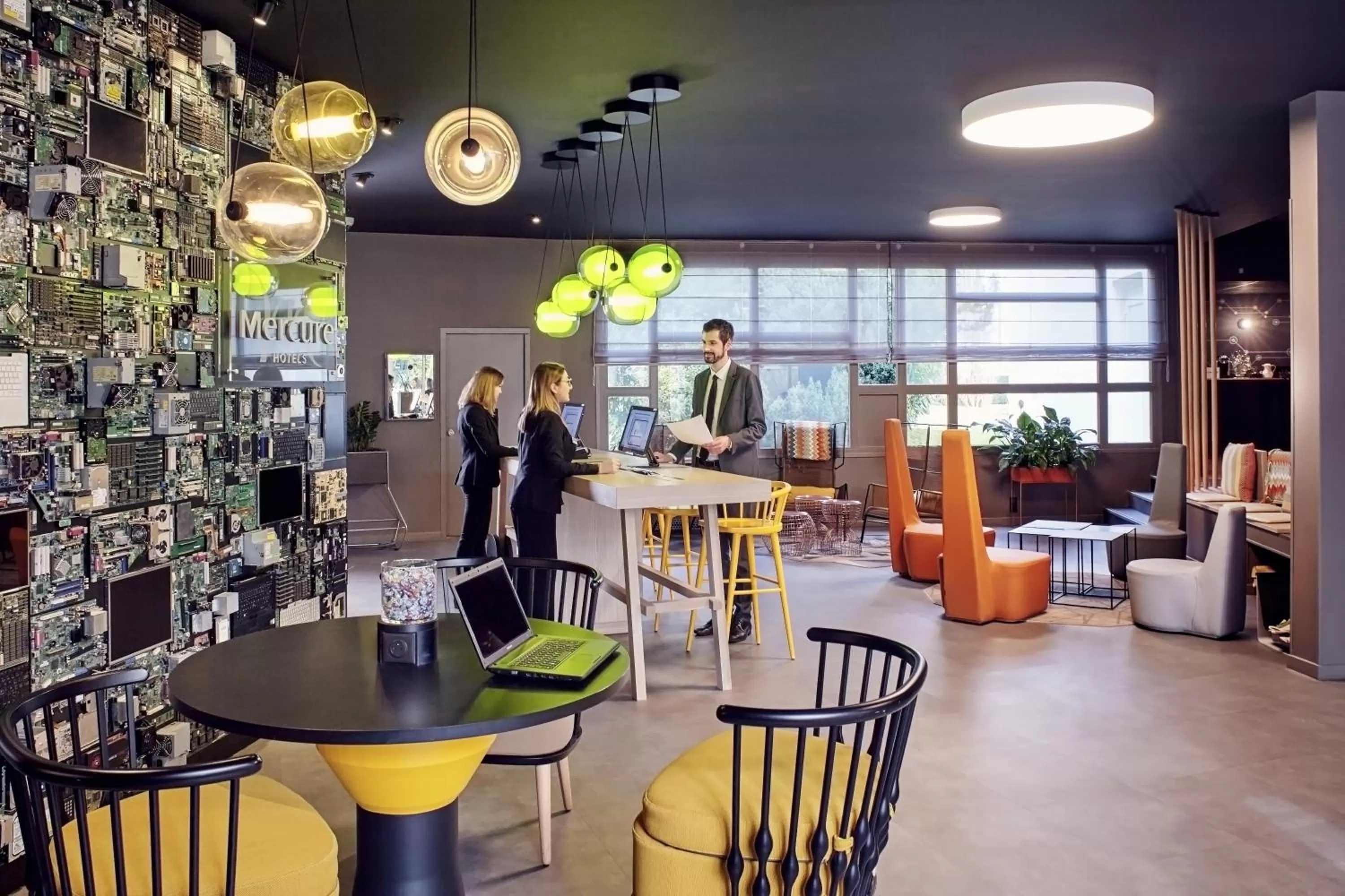 Lobby or reception in Mercure Paris Sud Les Ulis-Courtaboeuf