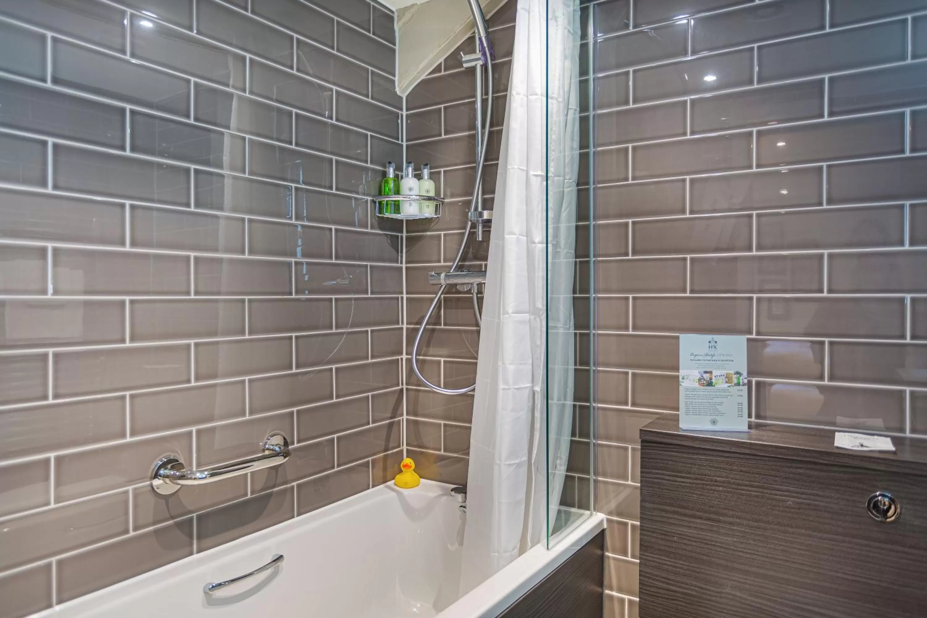 Bathroom in The George Hotel, Amesbury, Wiltshire - The Coaching Inn Group