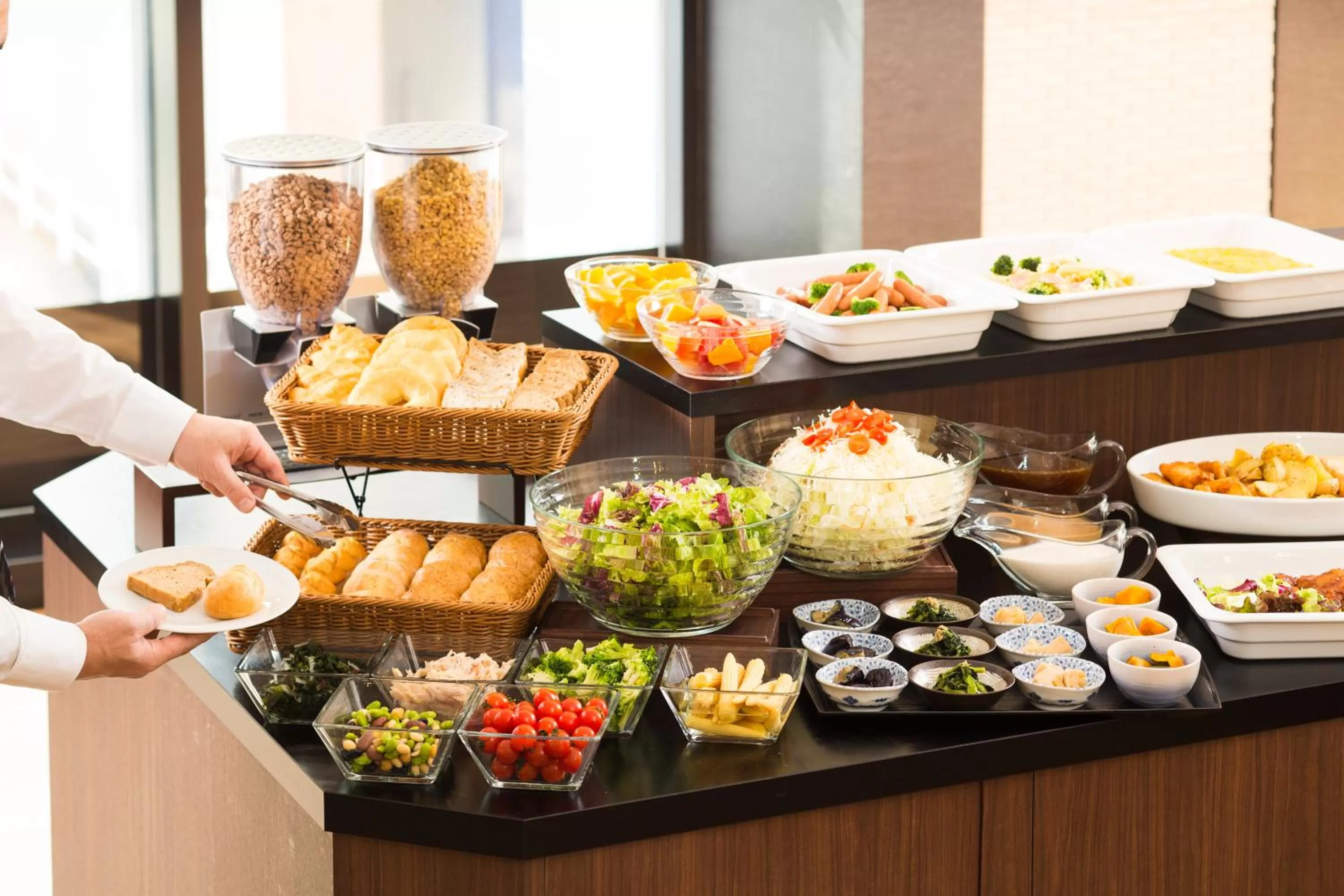 Food and drinks in Smile Hotel Premium Osaka Hommachi