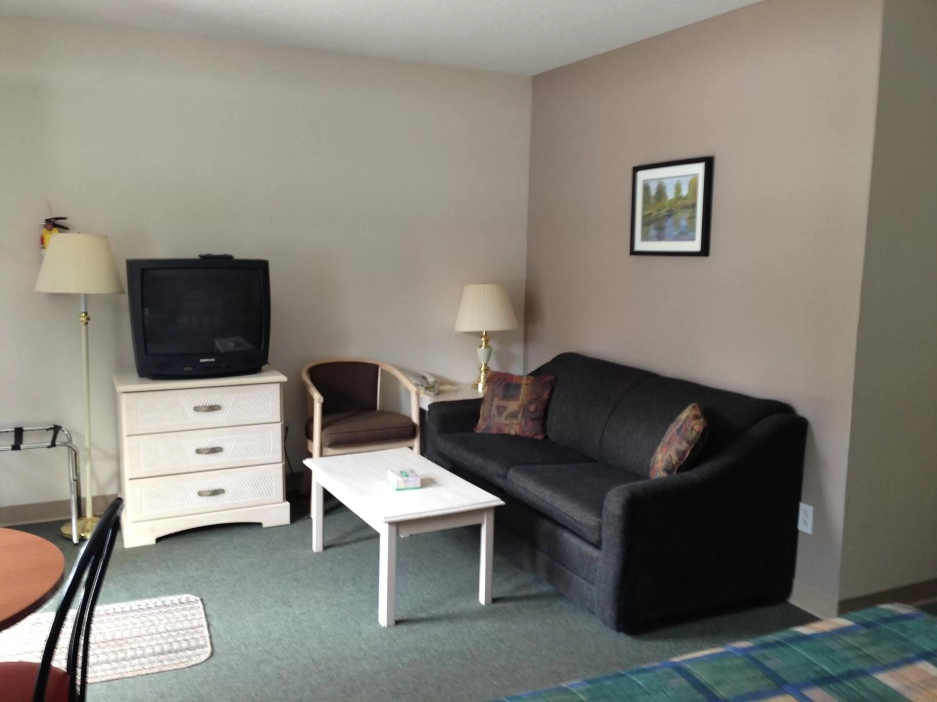 Seating Area in Settler's Inn & Motel