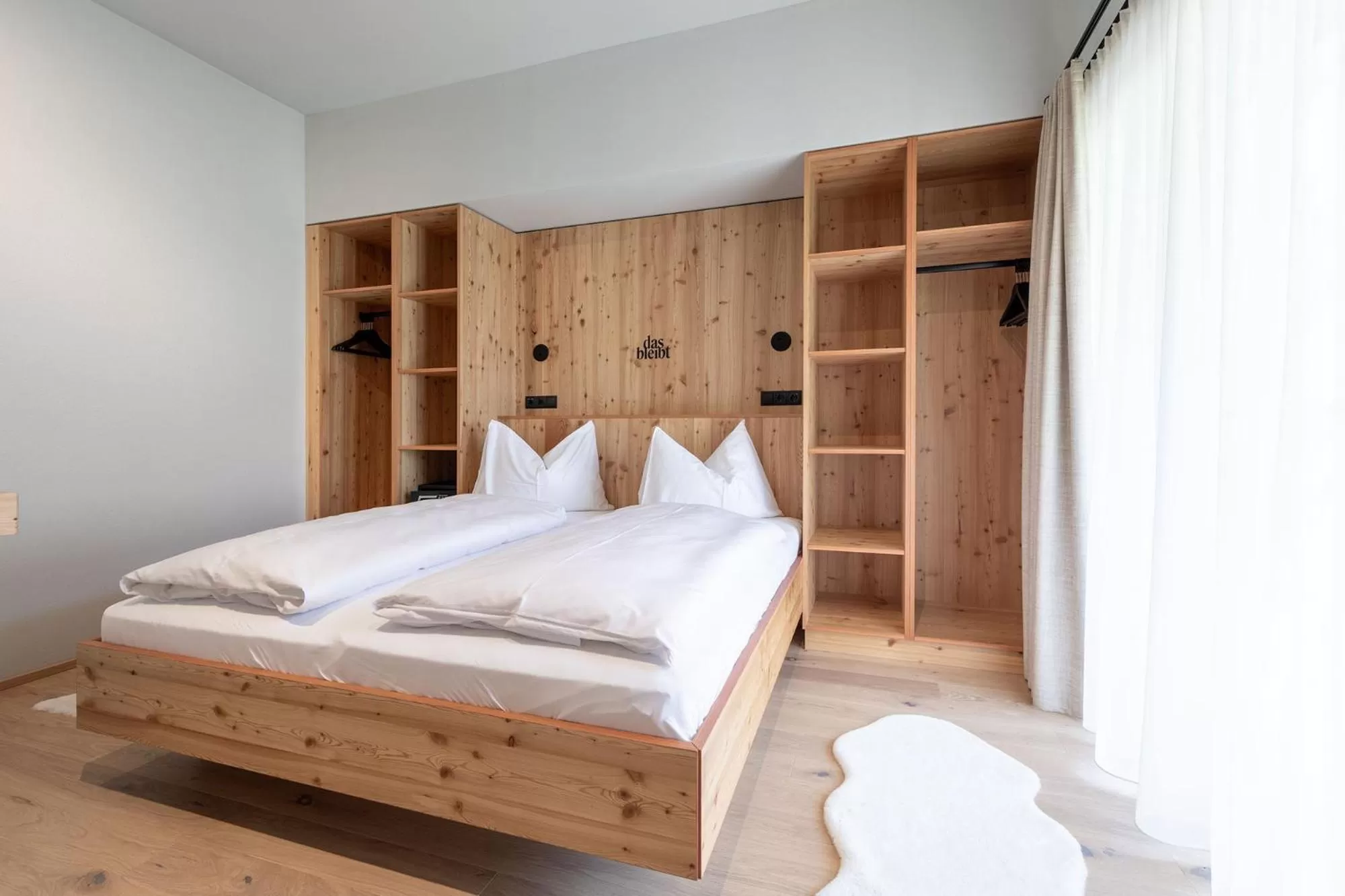 Bedroom, Bed in das bleibt Alpine Suites
