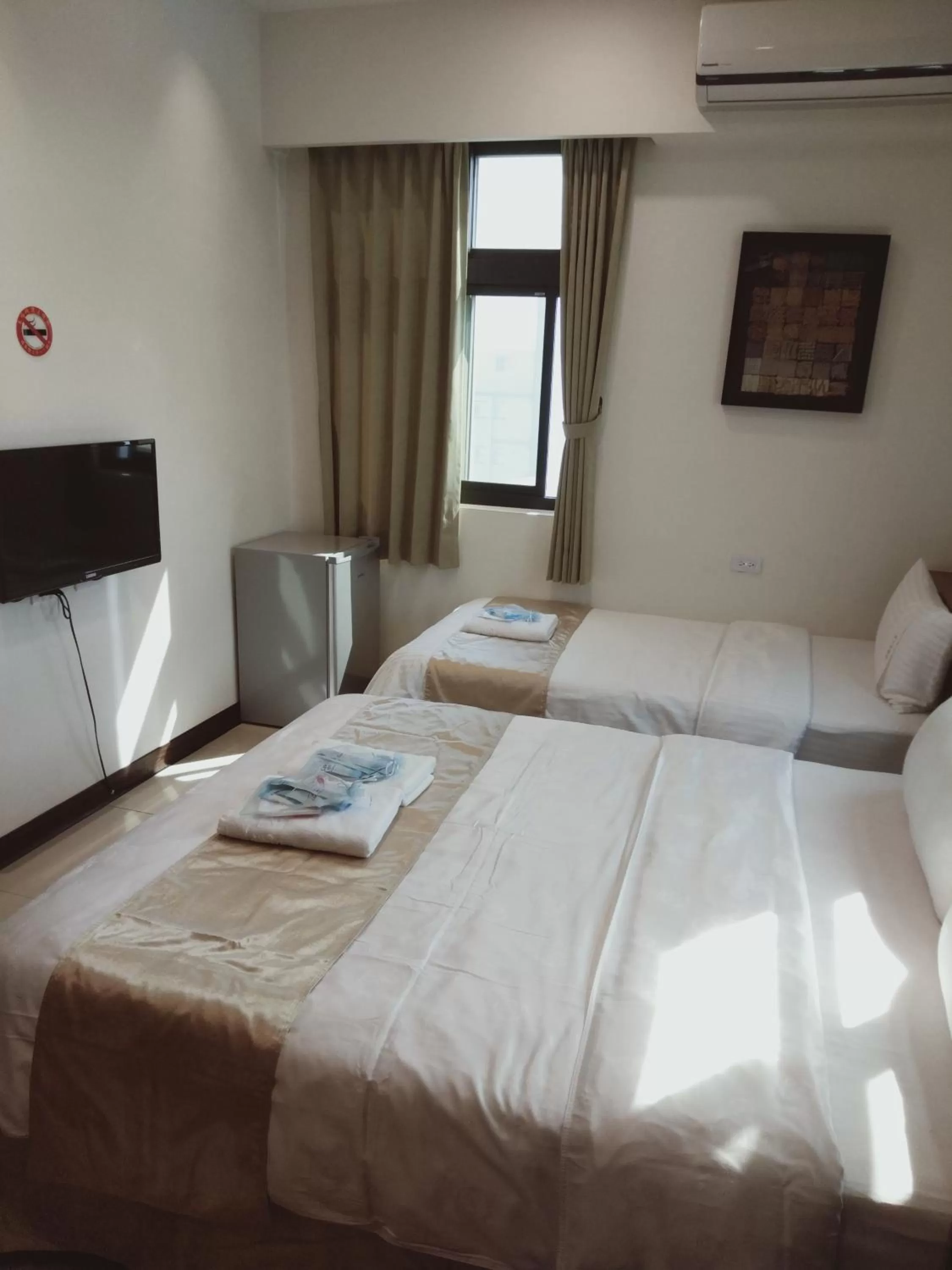 Photo of the whole room, Bed in Frank B&B