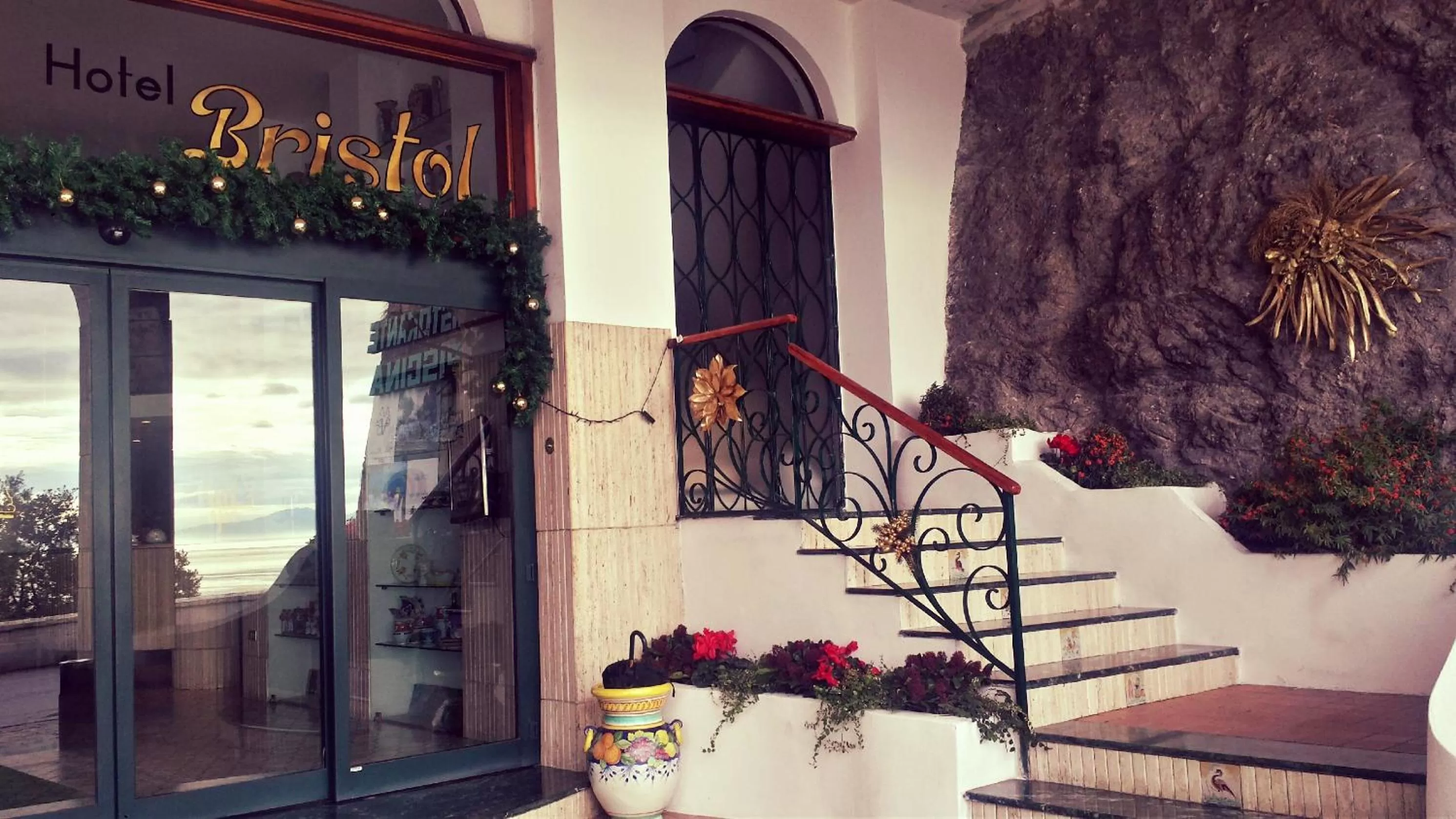 Facade/entrance in Hotel Bristol