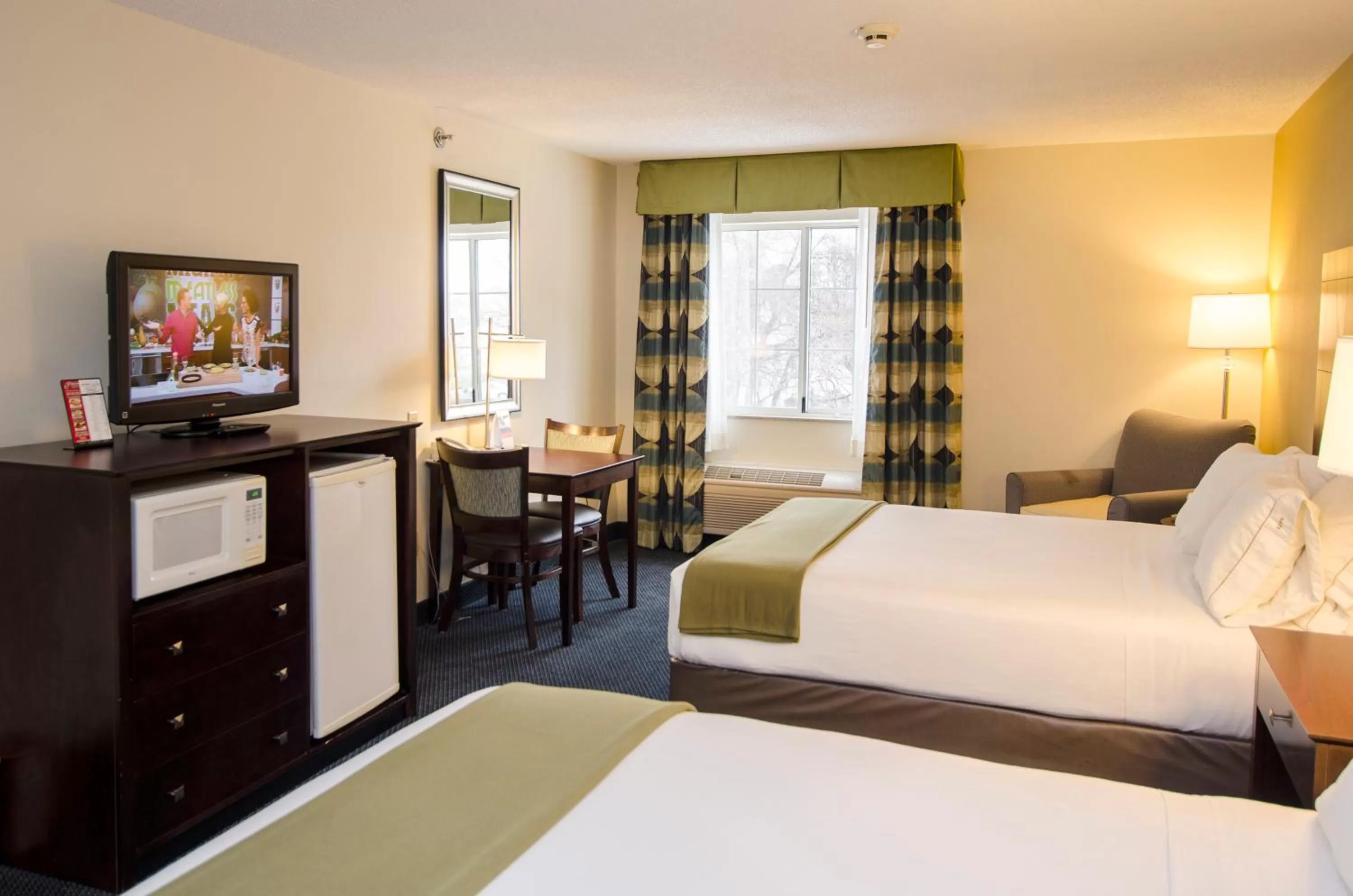 Photo of the whole room, Bed in Holiday Inn Express Hotel & Suites-Saint Joseph by IHG