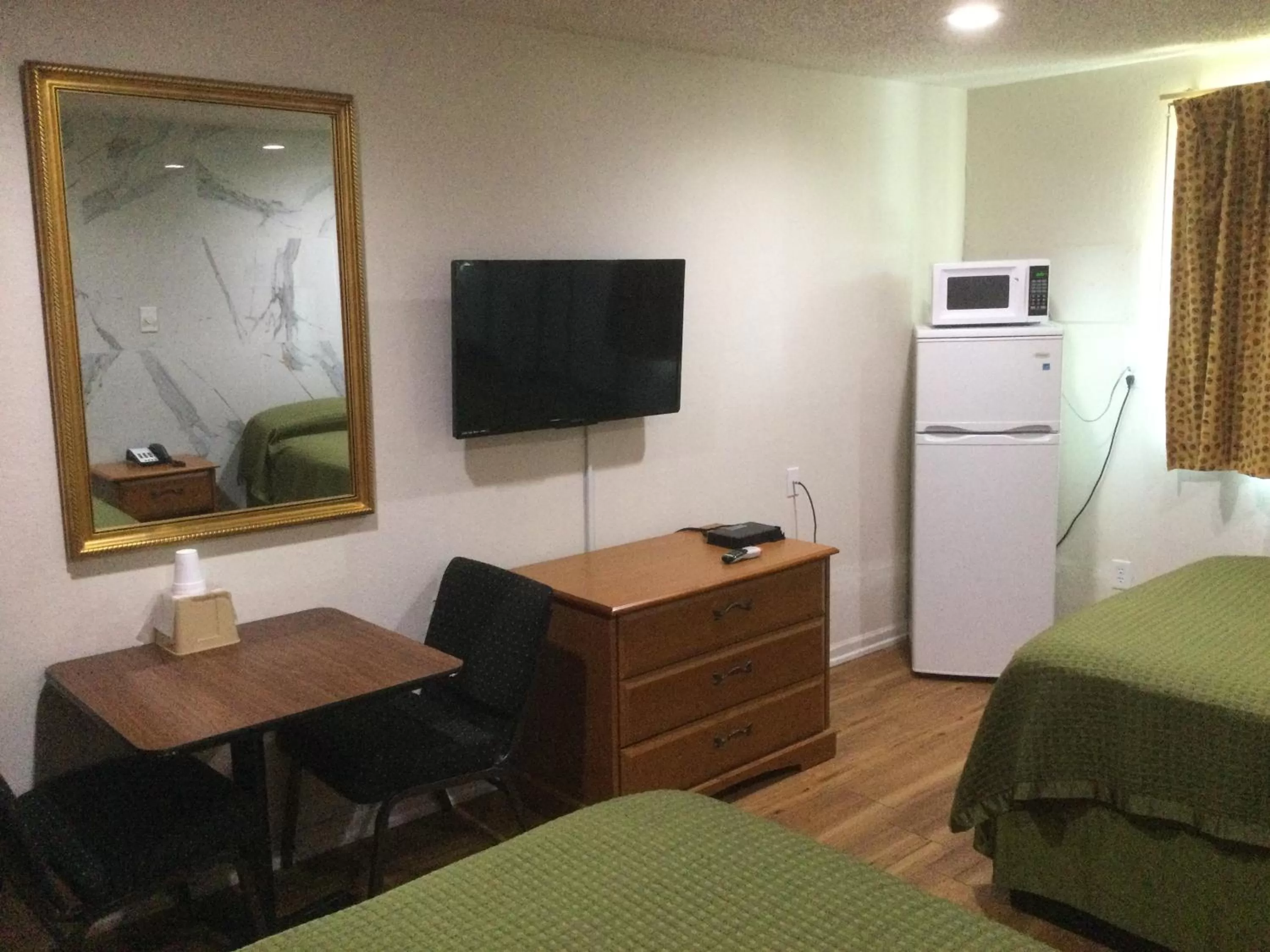 Bed in Americas Express Inn Rocky Mount