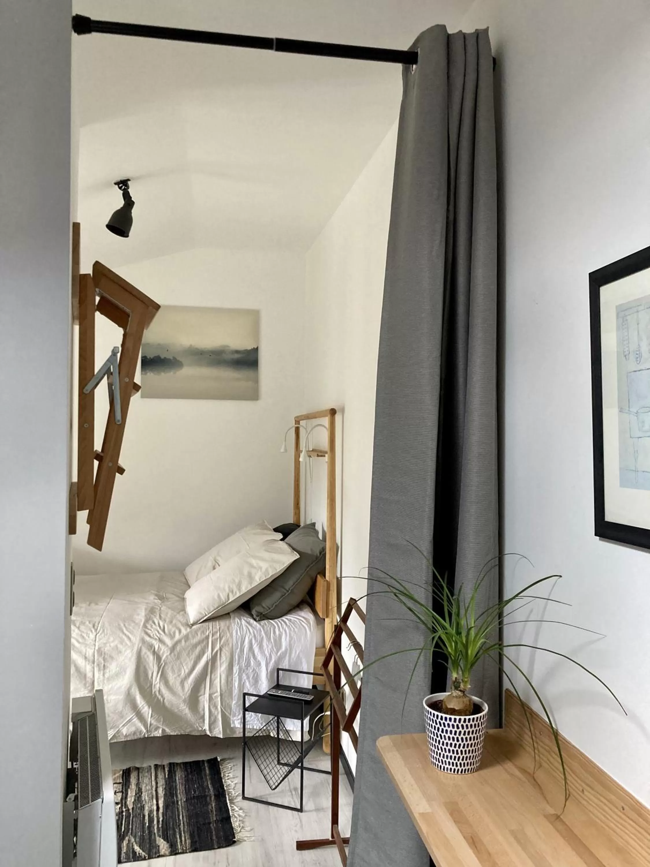 Bedroom, Bed in AUX 4 LOGIS - Studio Le Roof - Une vue splendide - Petit déjeuner offert 1ère nuit