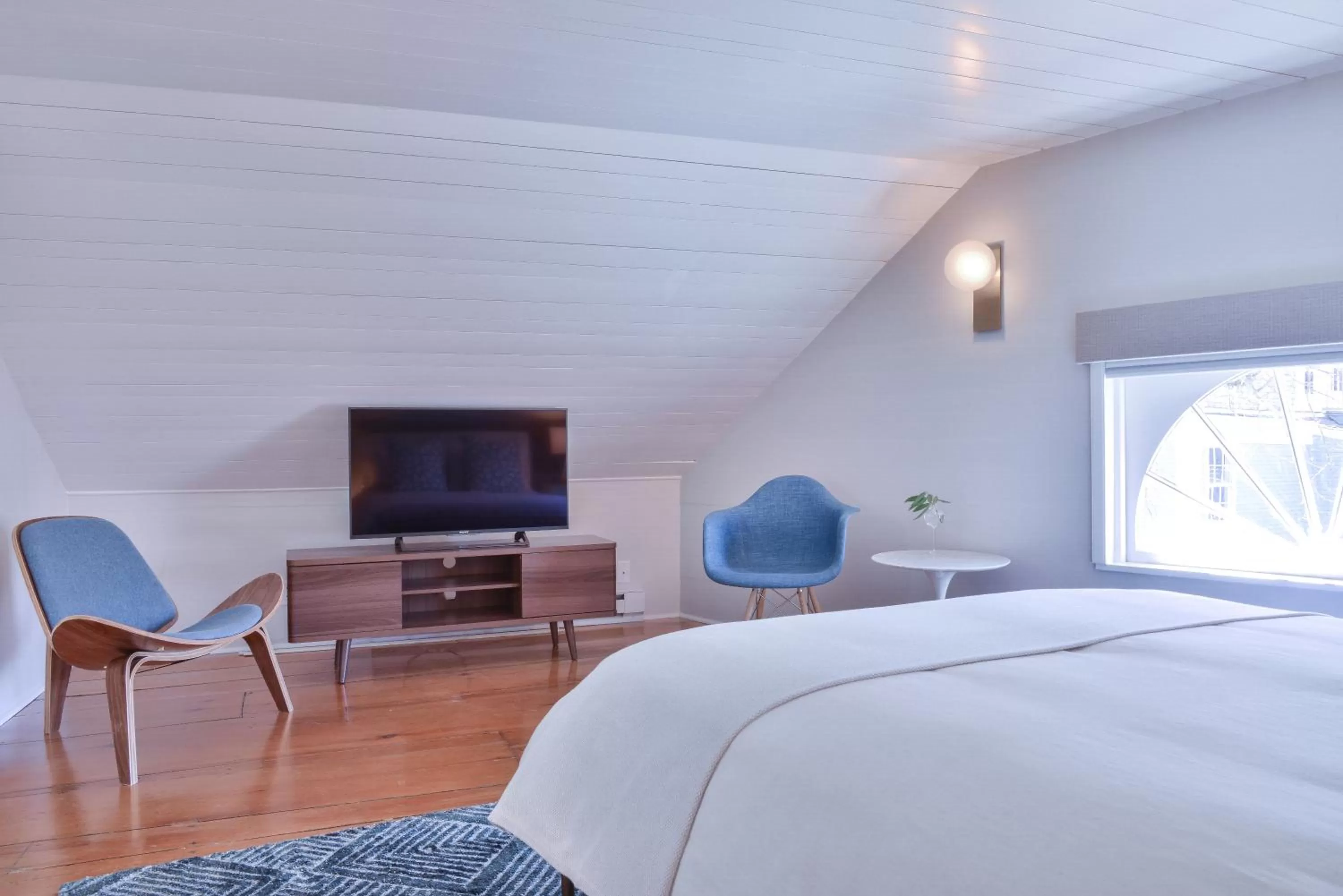 TV/Entertainment Center in Hotel Pippa