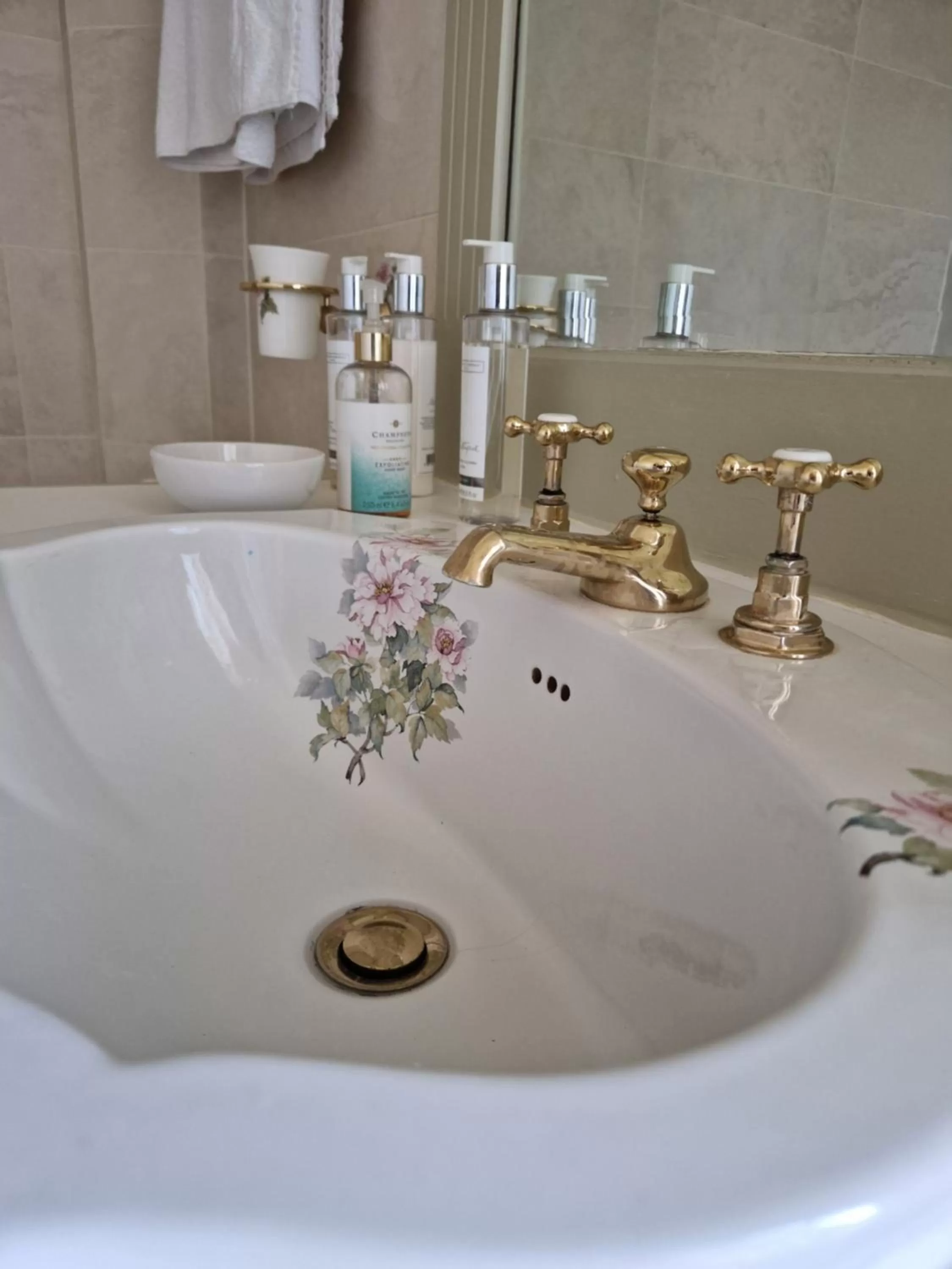 Bathroom in Golborne Manor Bed and Breakfast