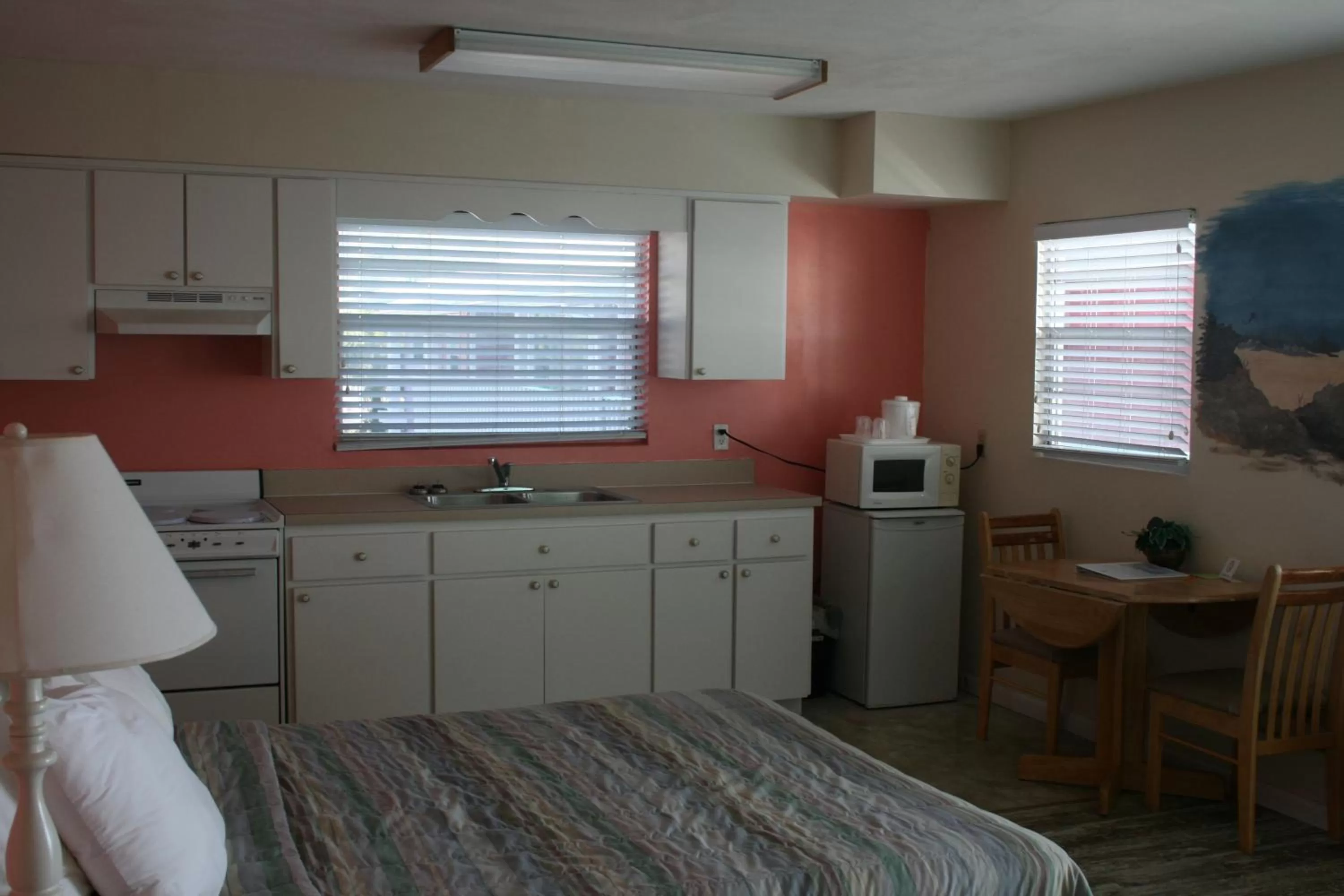 Kitchen/Kitchenette in Beach Front Motel Cedar Key