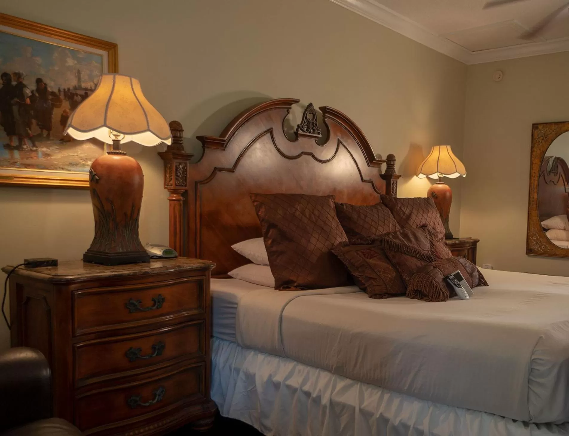 Bed in Casablanca Inn on the Bay