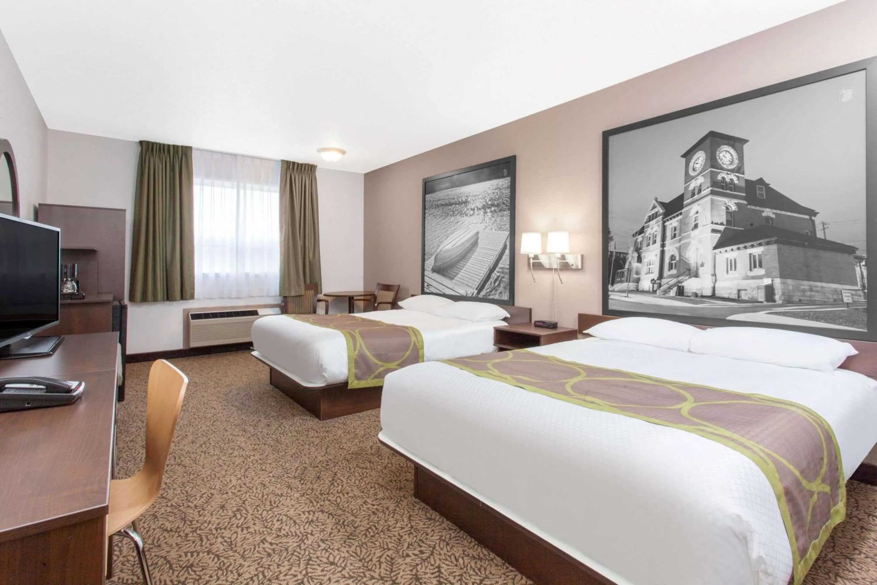 Photo of the whole room, Bed in Super 8 by Wyndham Kenora