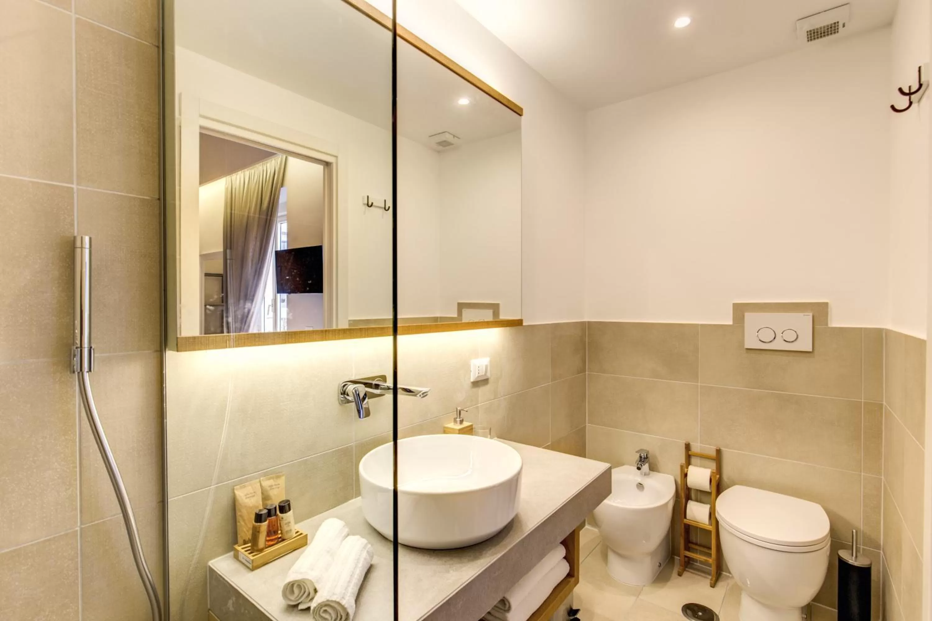 Shower in The Spanish Suite Campo de' Fiori