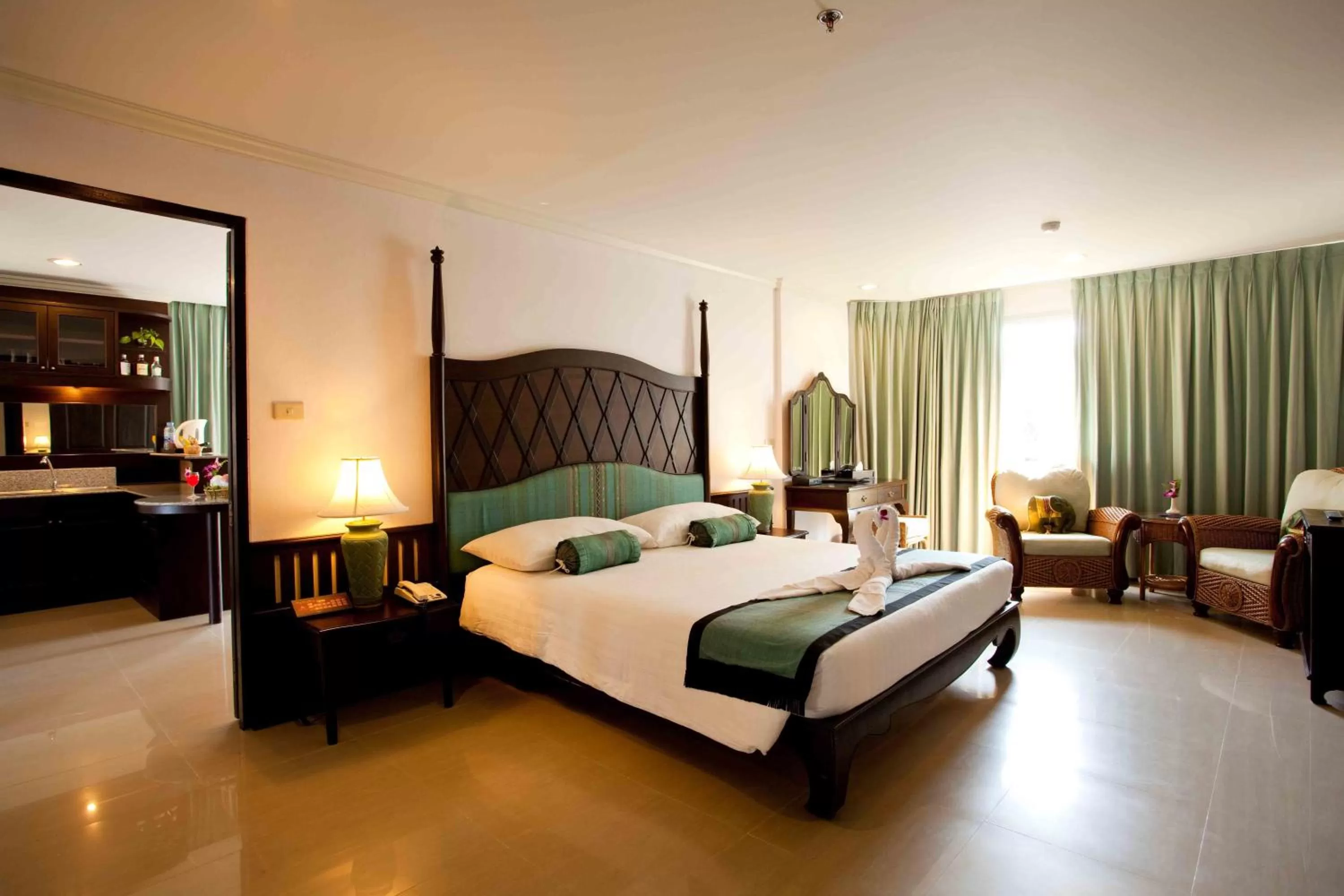 Bedroom, Bed in Methavalai Hotel