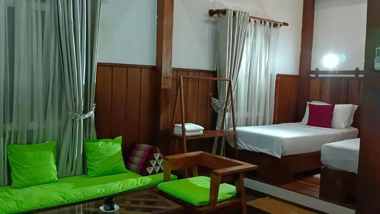 Living room, Bed in Maison Model d'Angkor