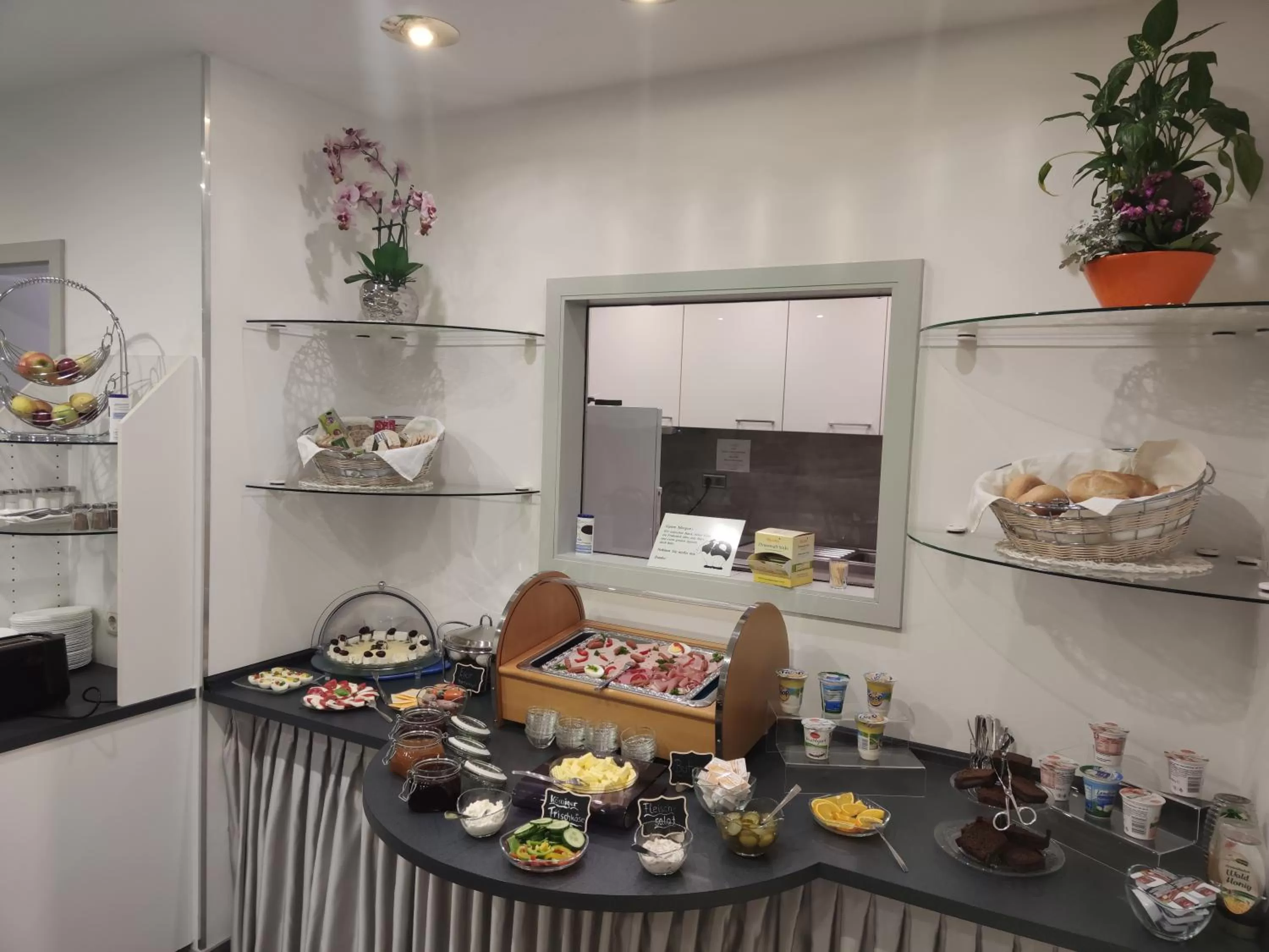 Continental breakfast in Hotel Regina