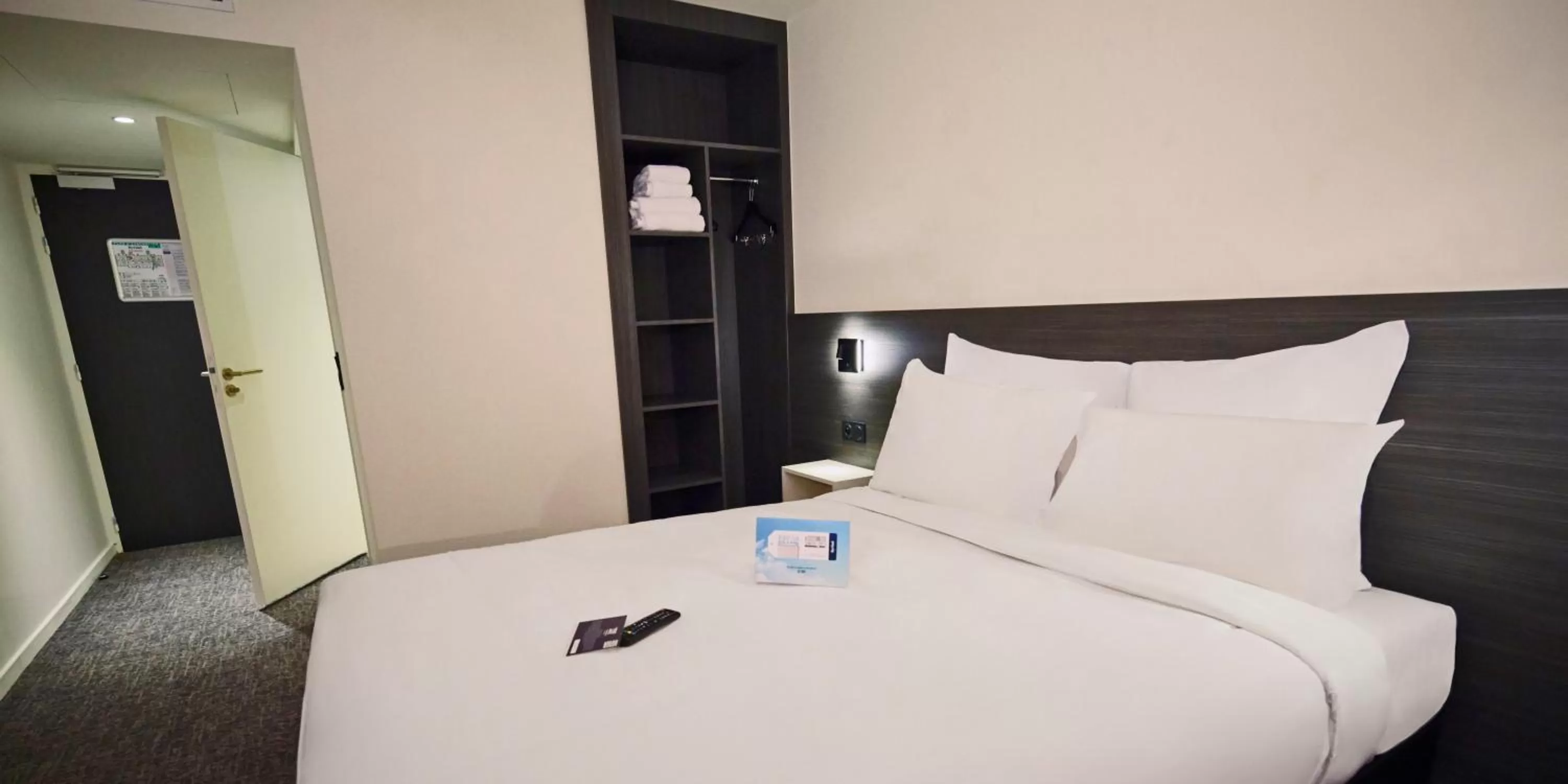 Bed in Kyriad Combs-La-Ville - Senart