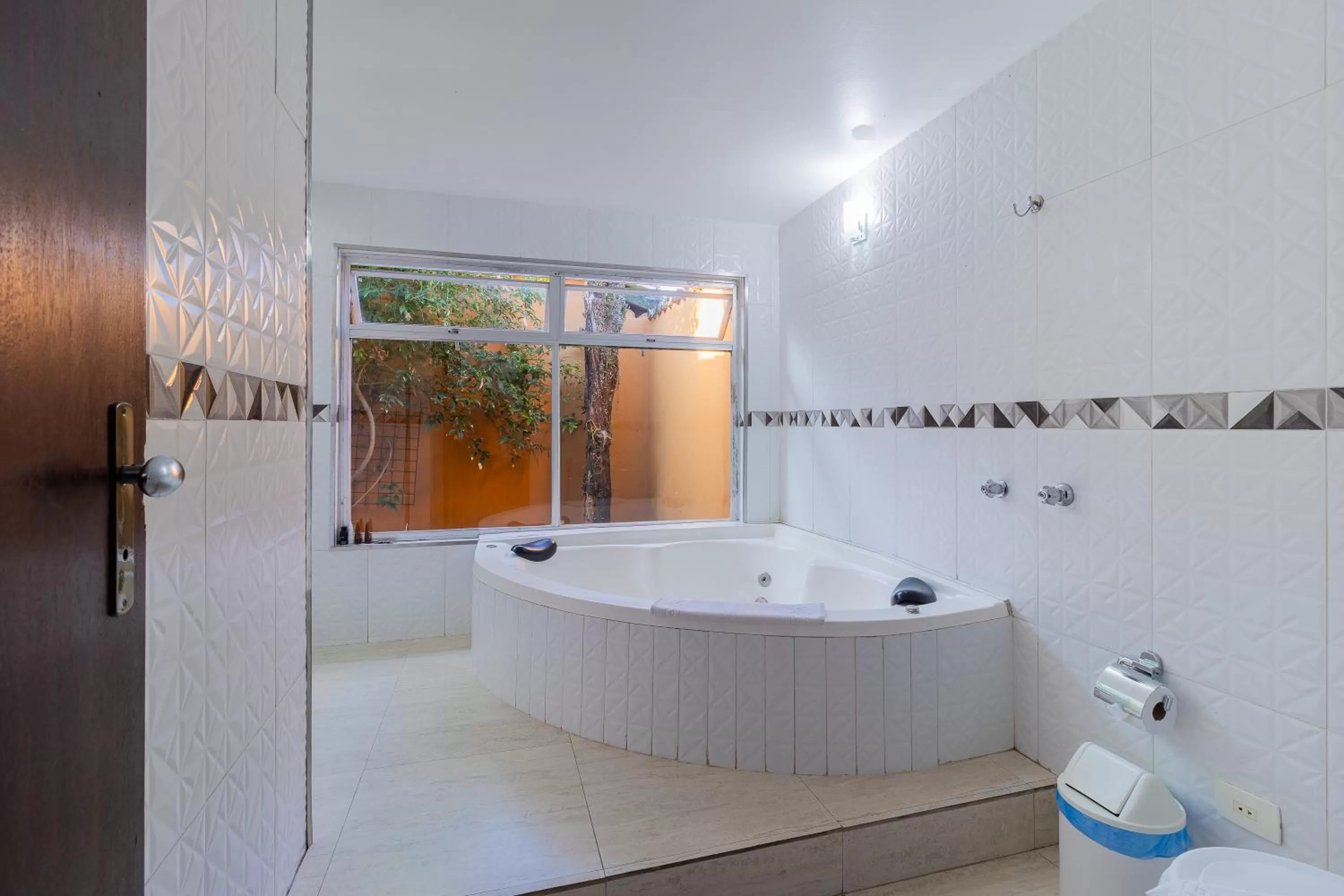 Shower in Pousada Casa Amarela