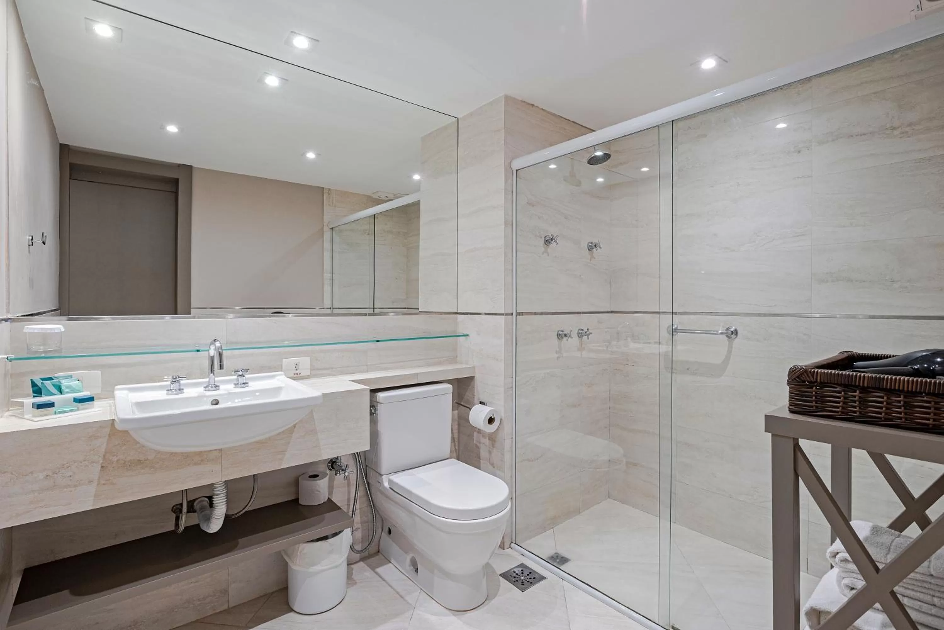 Toilet in Slaviero Baia Norte Florianópolis