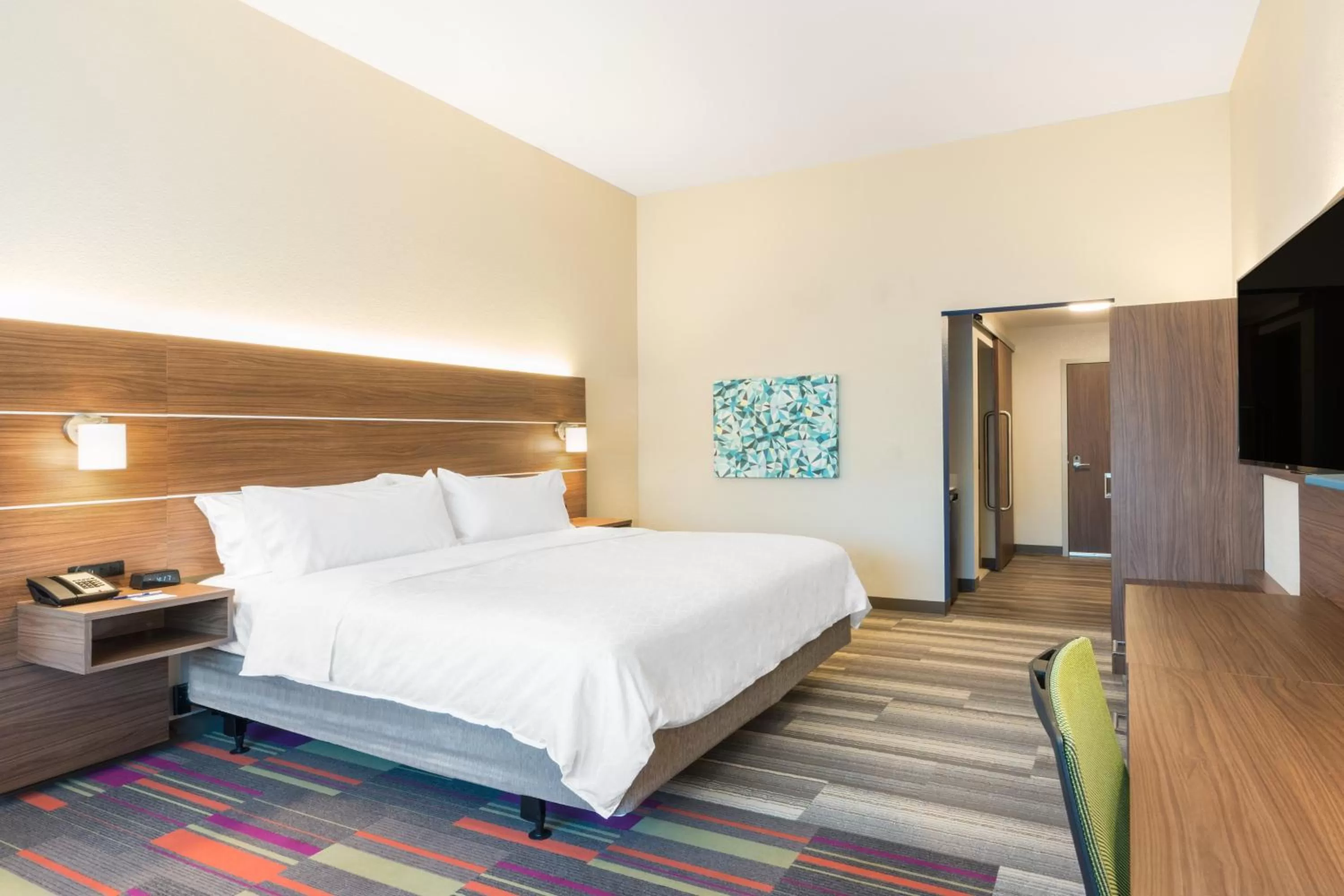 Photo of the whole room, Bed in Holiday Inn Express & Suites Lake Havasu - London Bridge by IHG